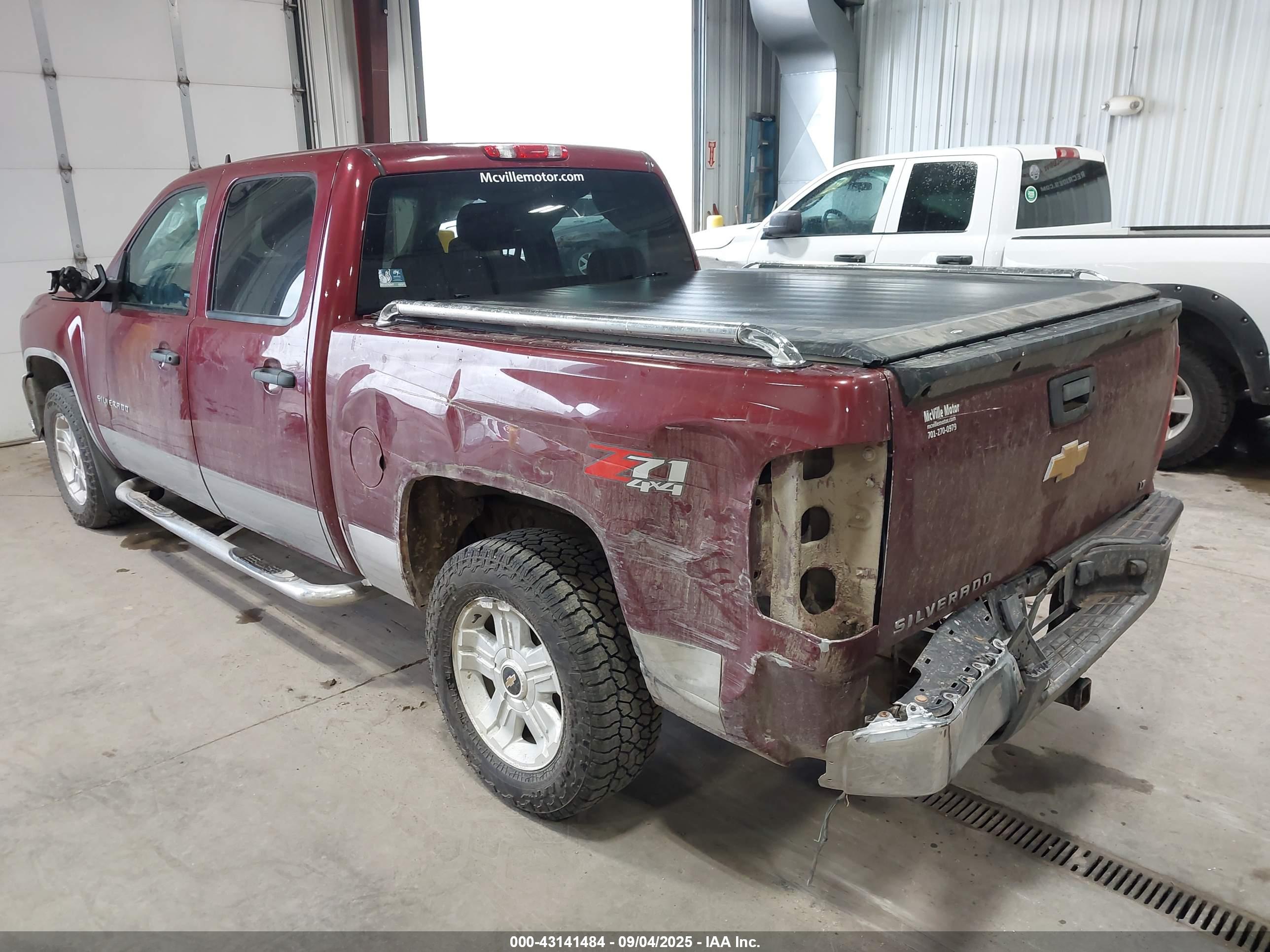 CHEVROLET SILVERADO image 3
