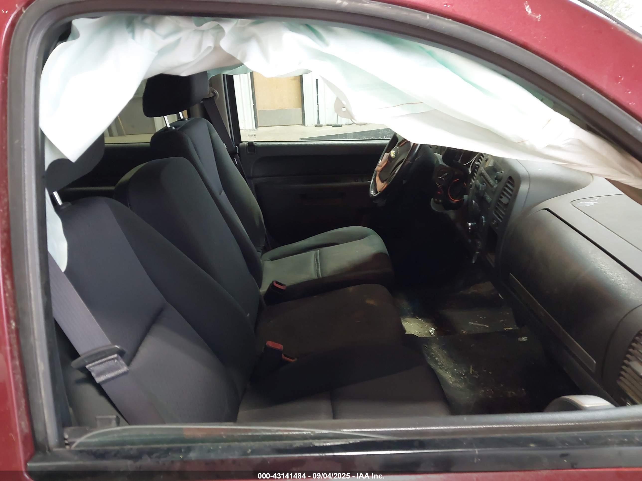 CHEVROLET SILVERADO image 5
