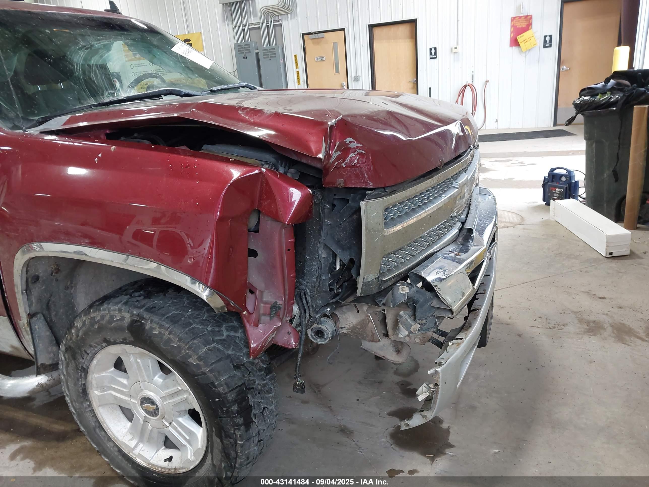 CHEVROLET SILVERADO image 6