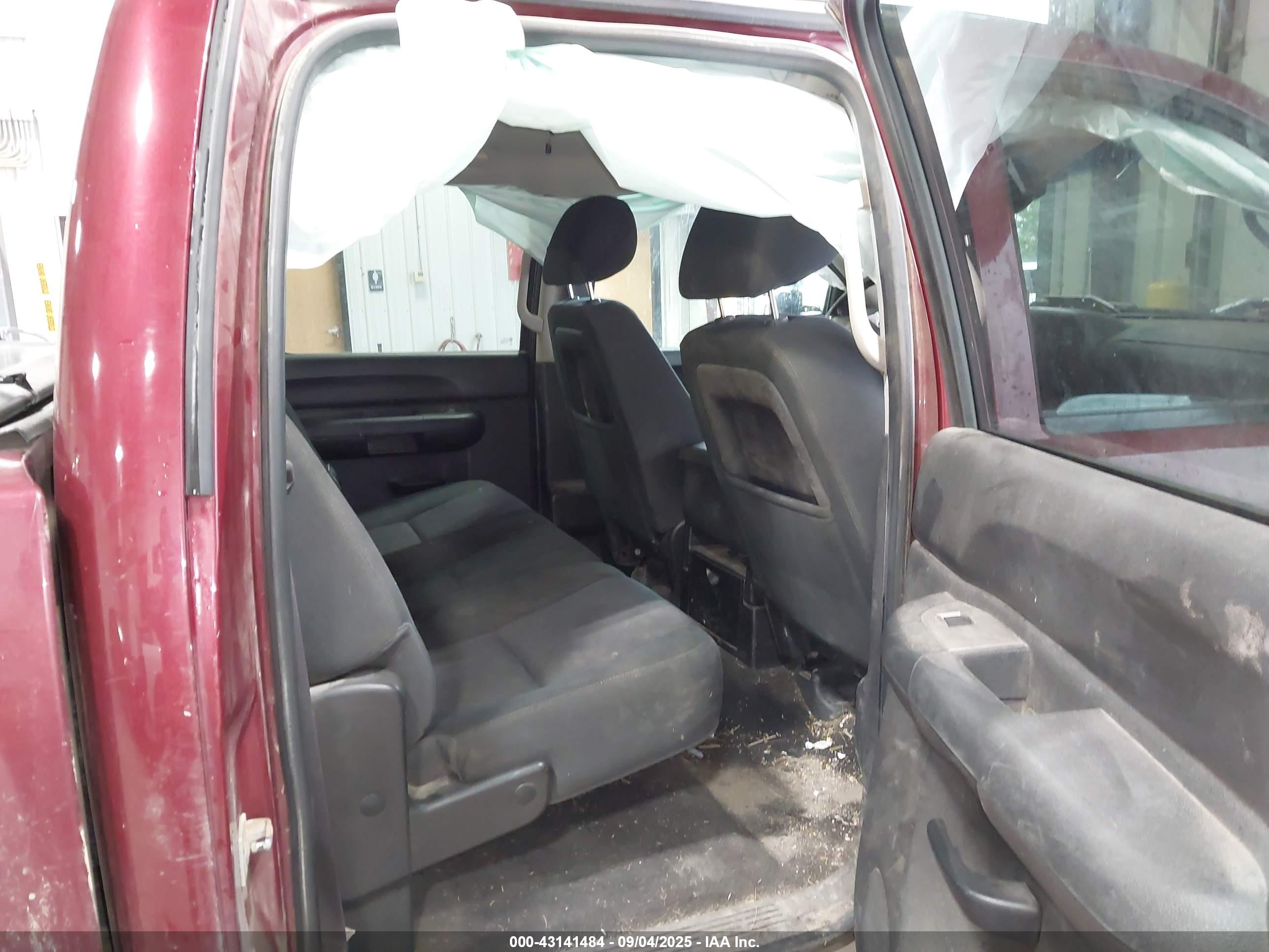 CHEVROLET SILVERADO image 8