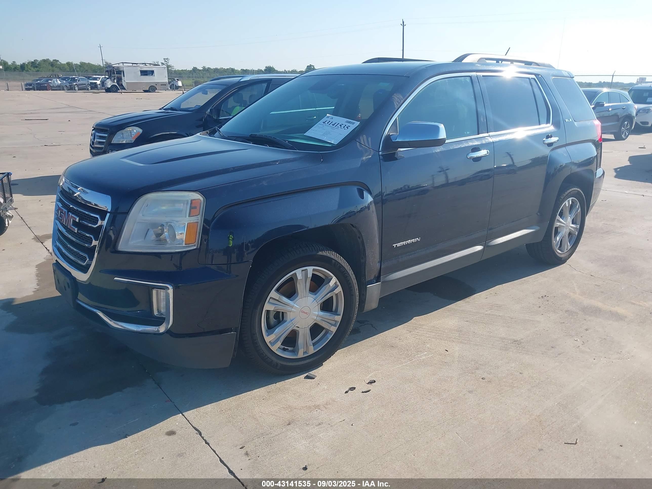 GMC TERRAIN image 2