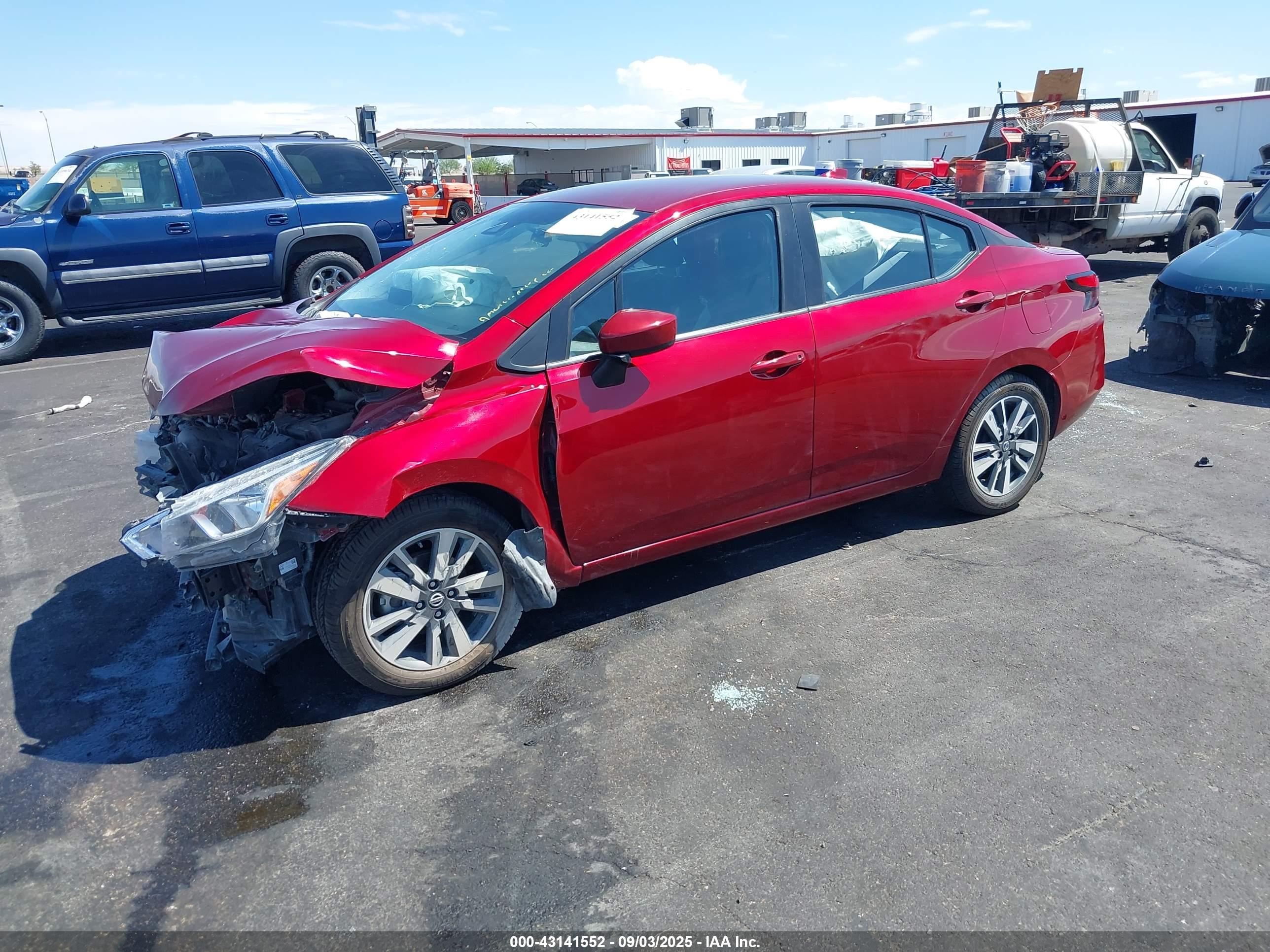 NISSAN VERSA image 2