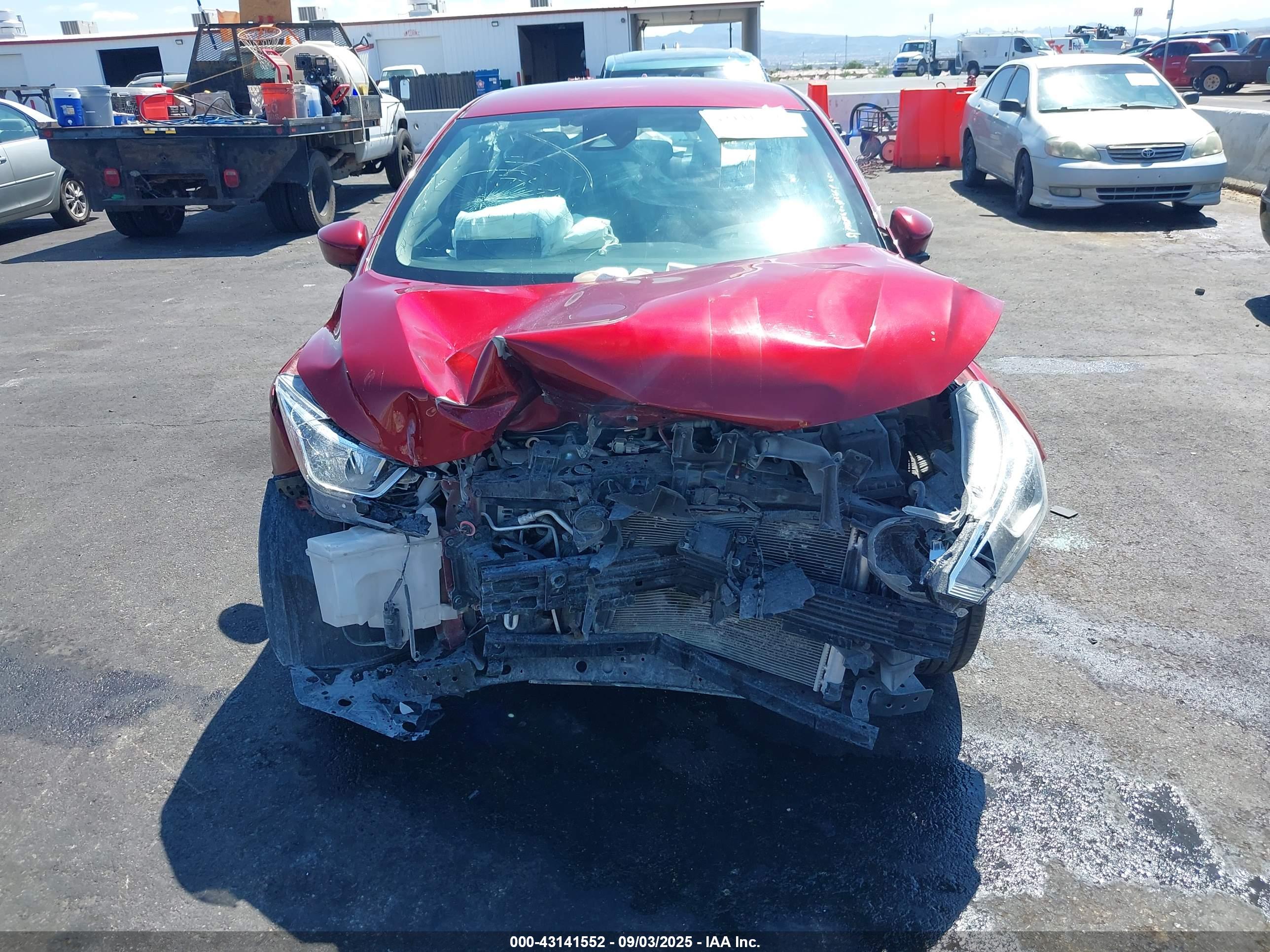NISSAN VERSA image 6