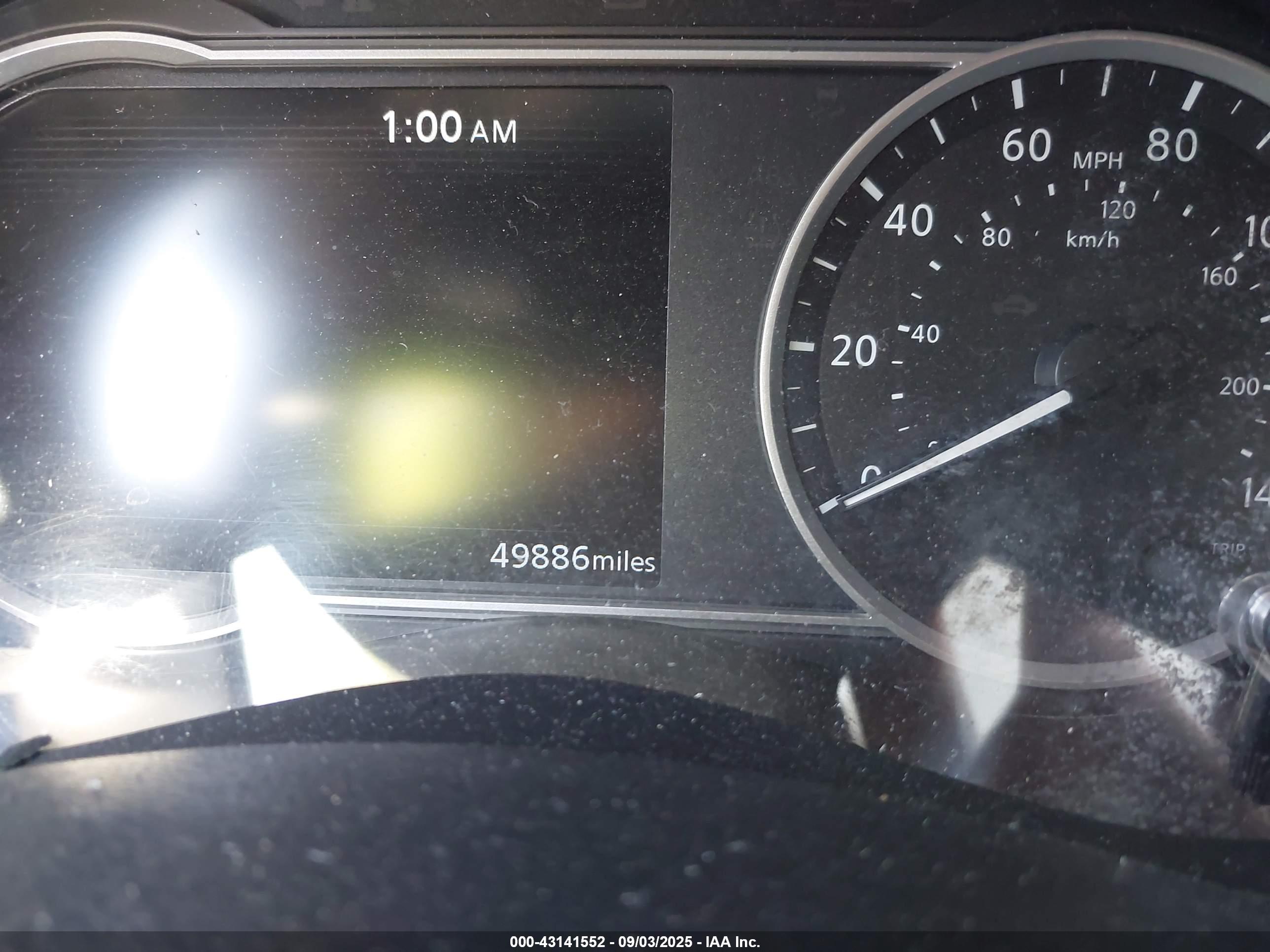 NISSAN VERSA image 7
