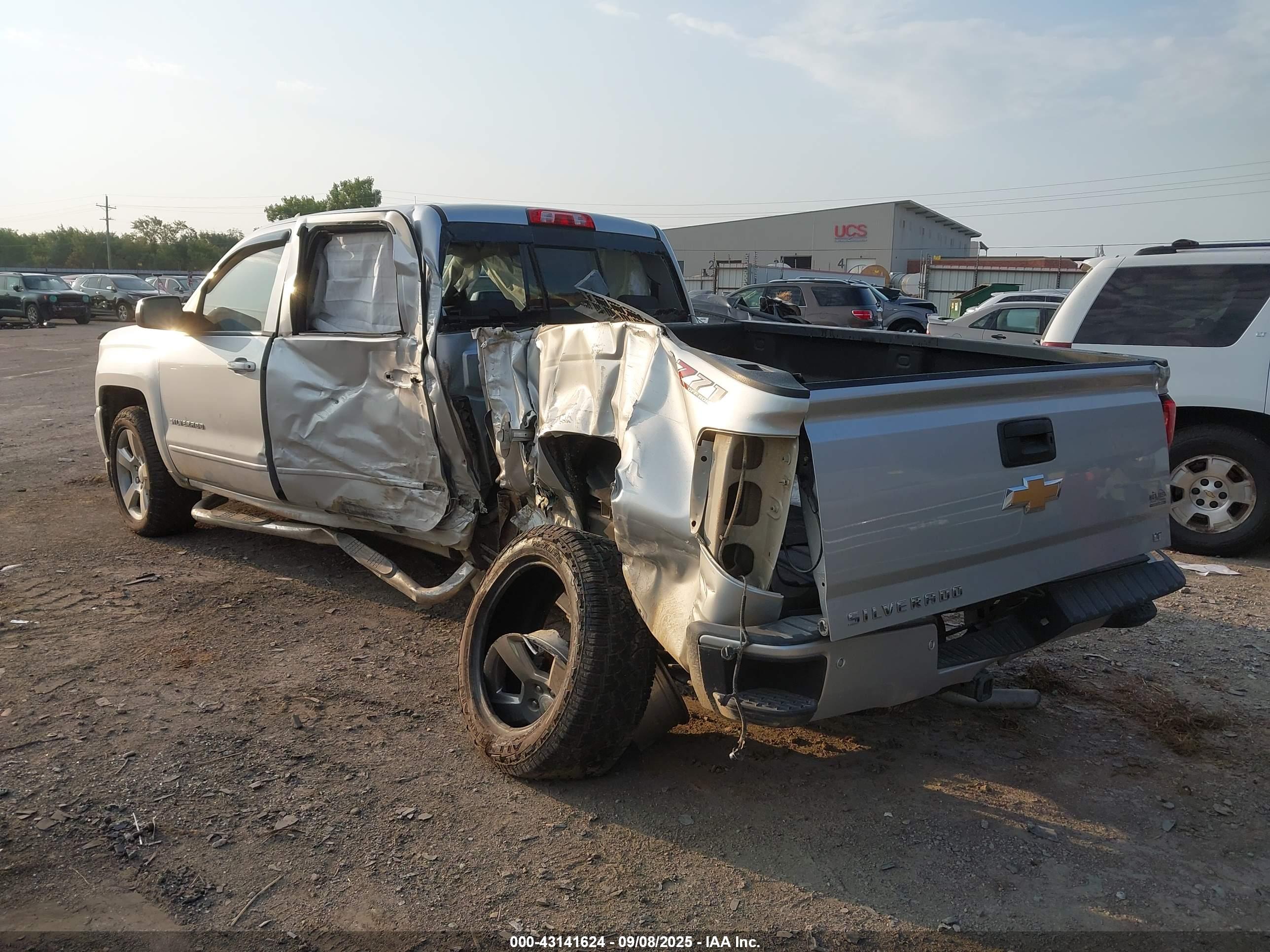 CHEVROLET SILVERADO image 3