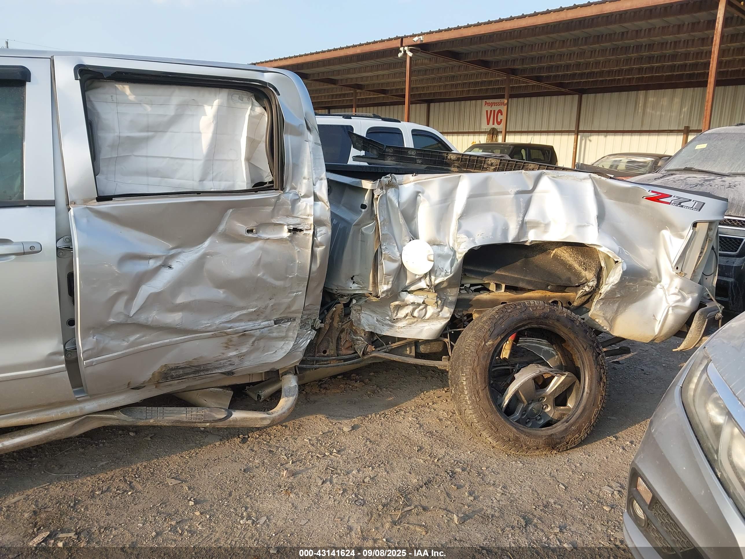 CHEVROLET SILVERADO image 6