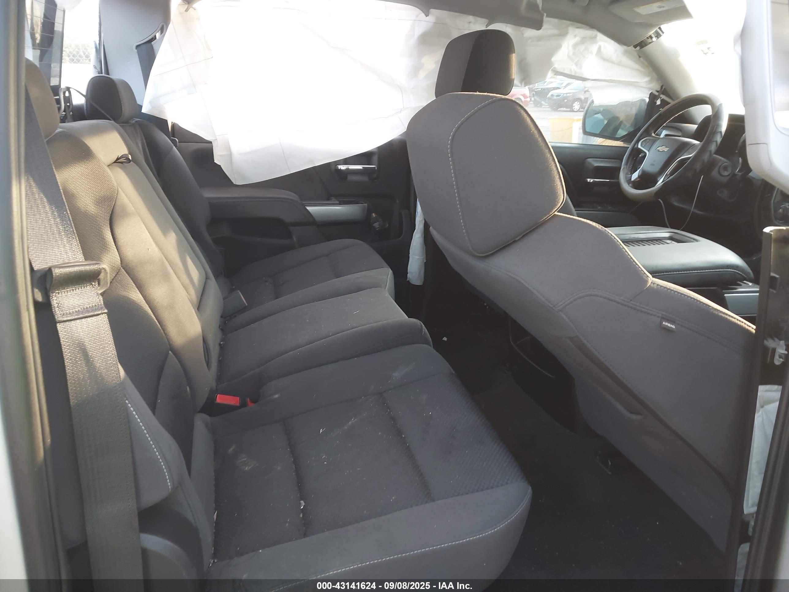 CHEVROLET SILVERADO image 8