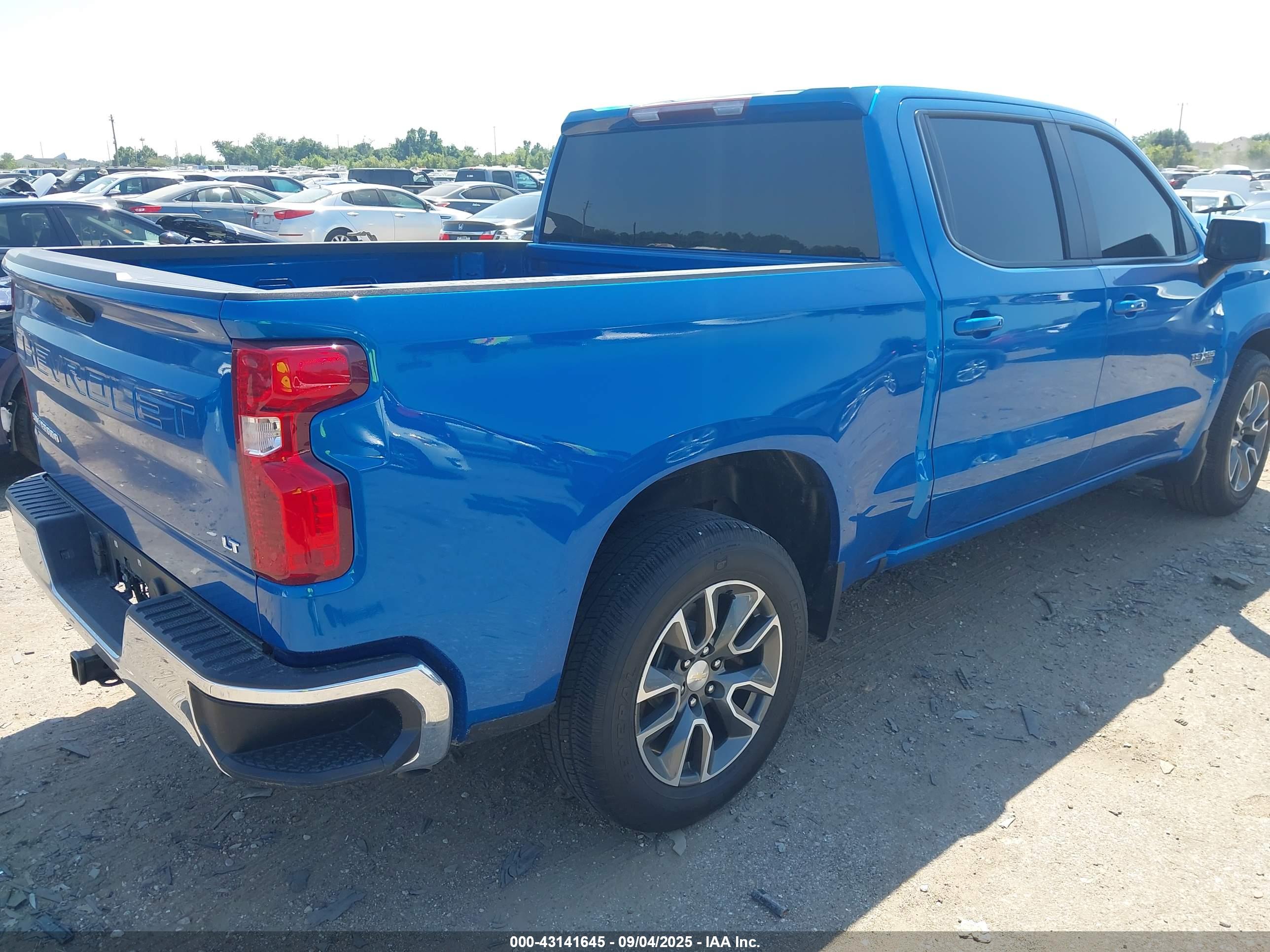 CHEVROLET SILVERADO image 4