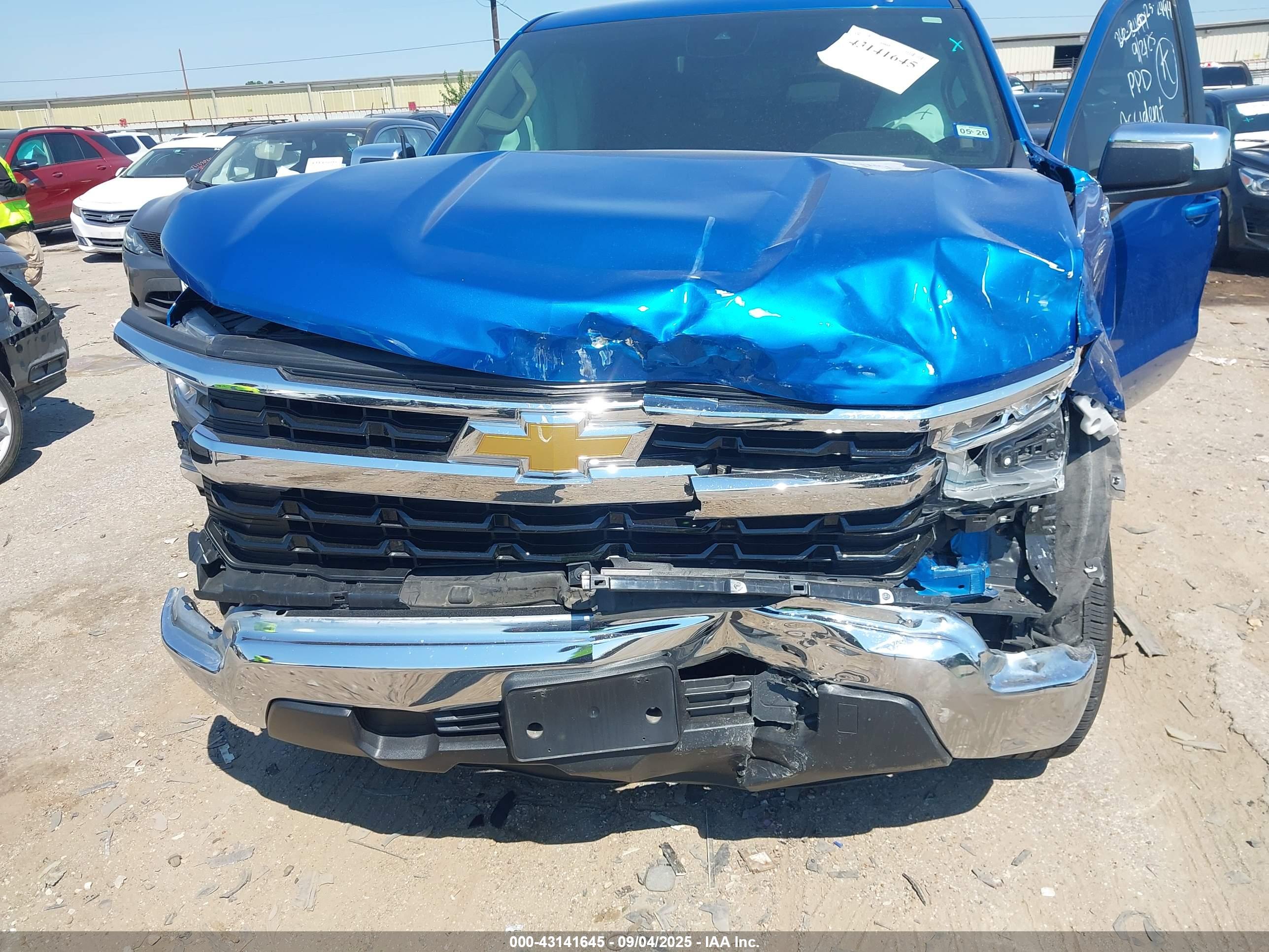 CHEVROLET SILVERADO image 6