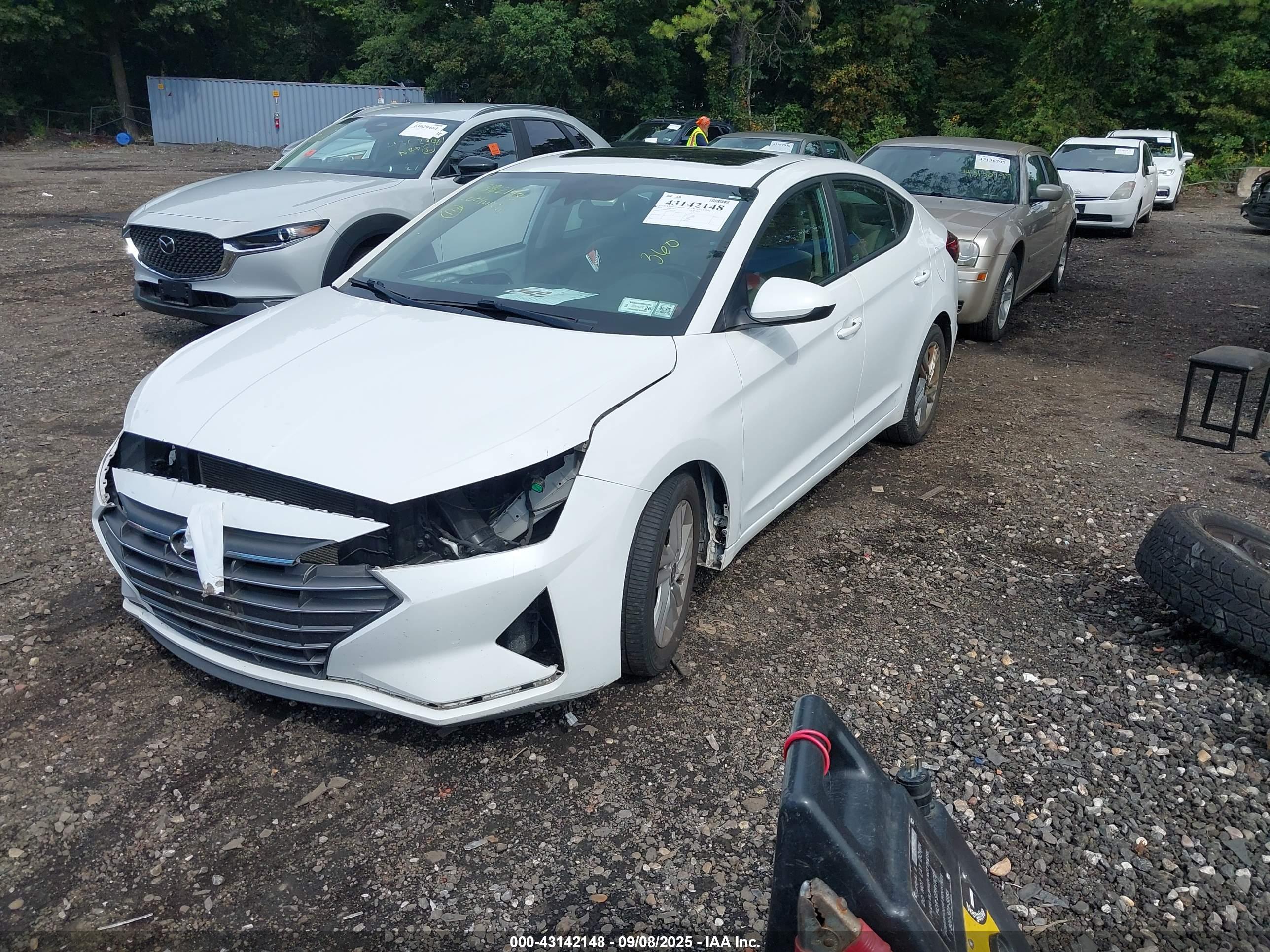 HYUNDAI ELANTRA image 2