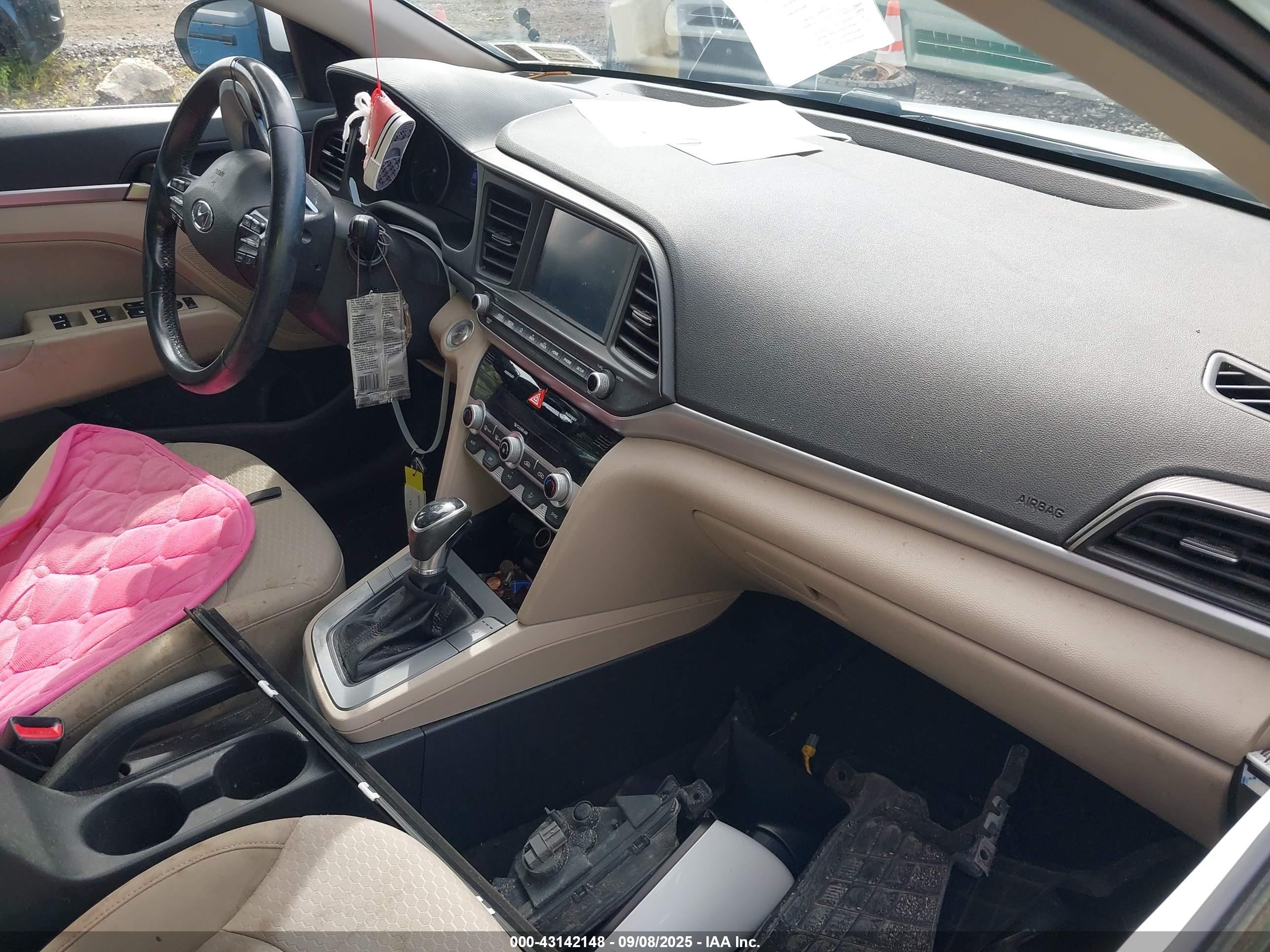 HYUNDAI ELANTRA image 5