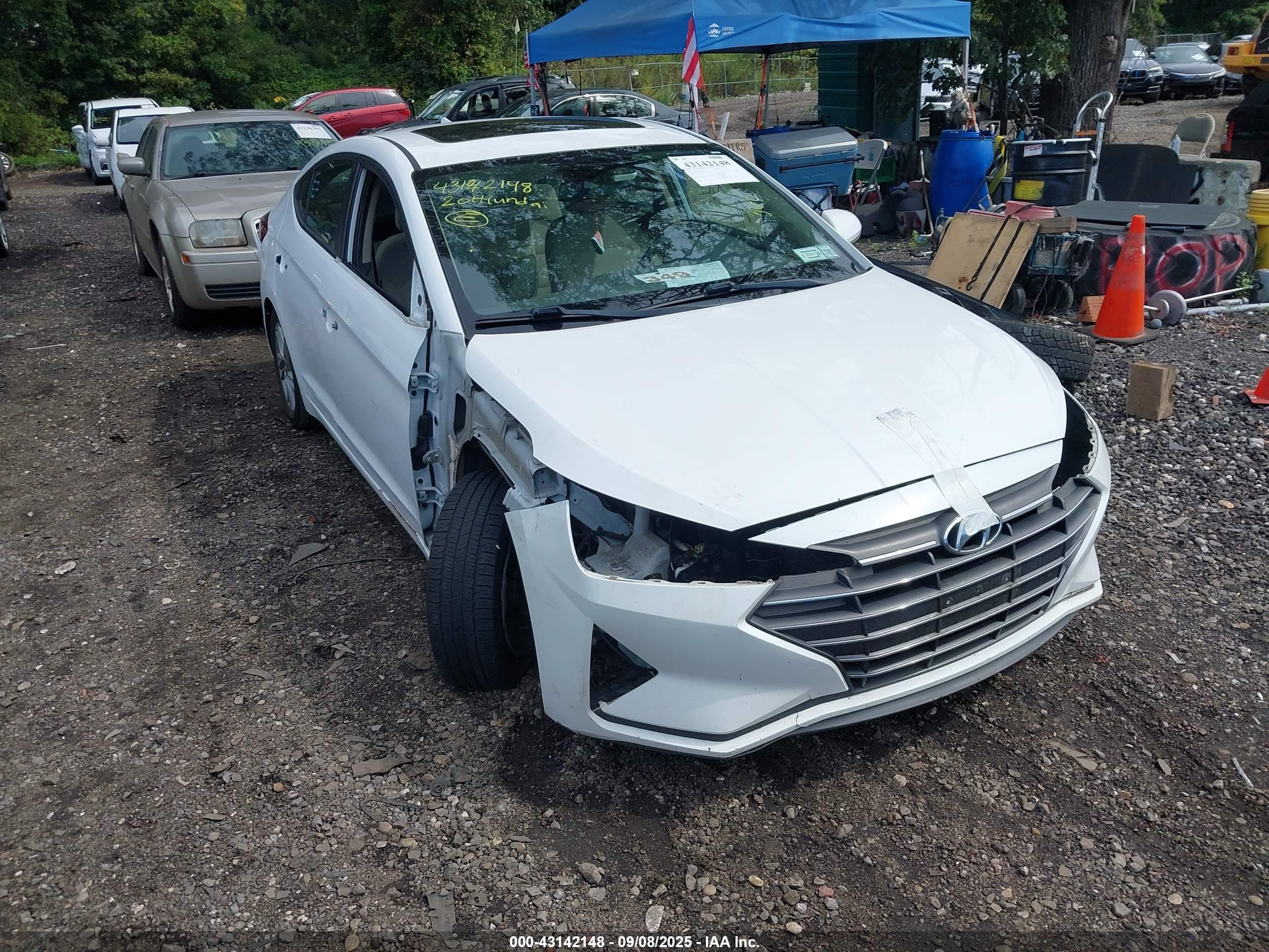 HYUNDAI ELANTRA image 6