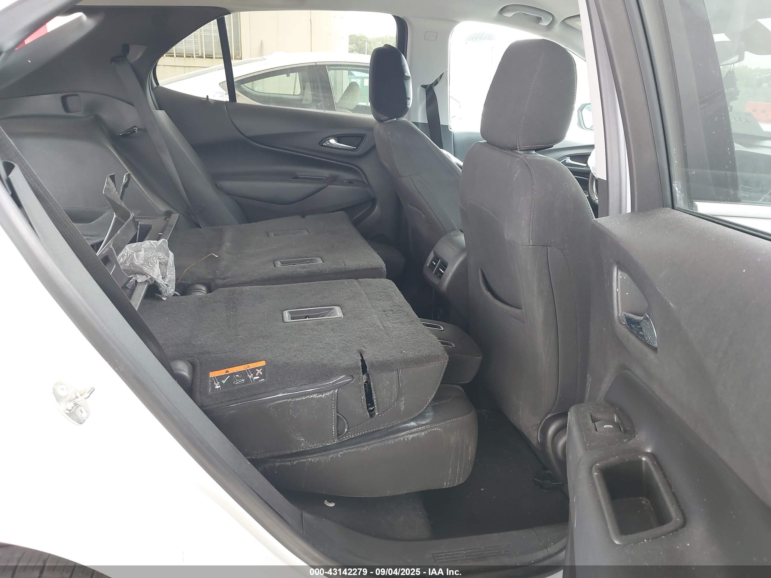 CHEVROLET EQUINOX image 8