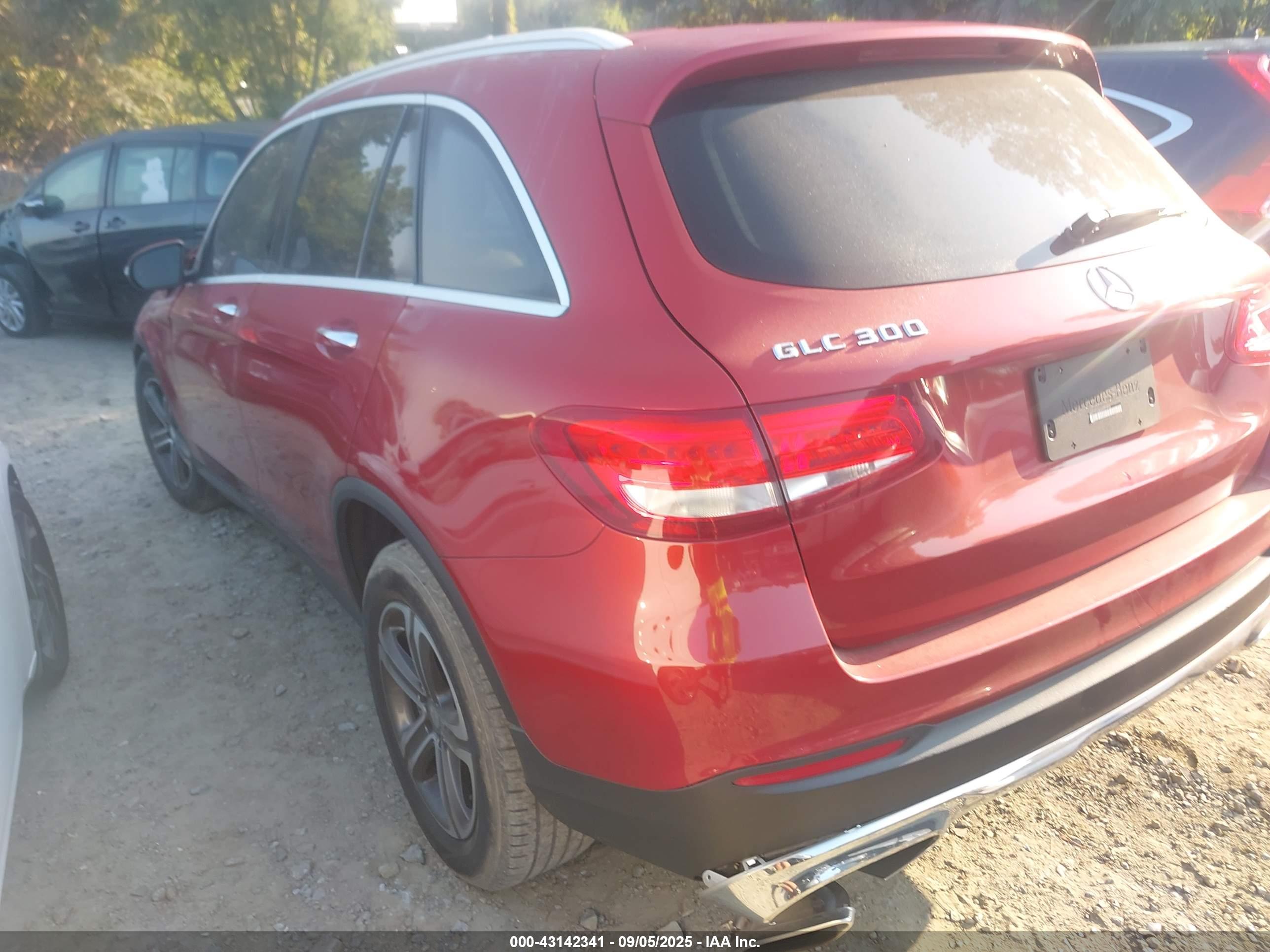 MERCEDES-BENZ GLC image 3