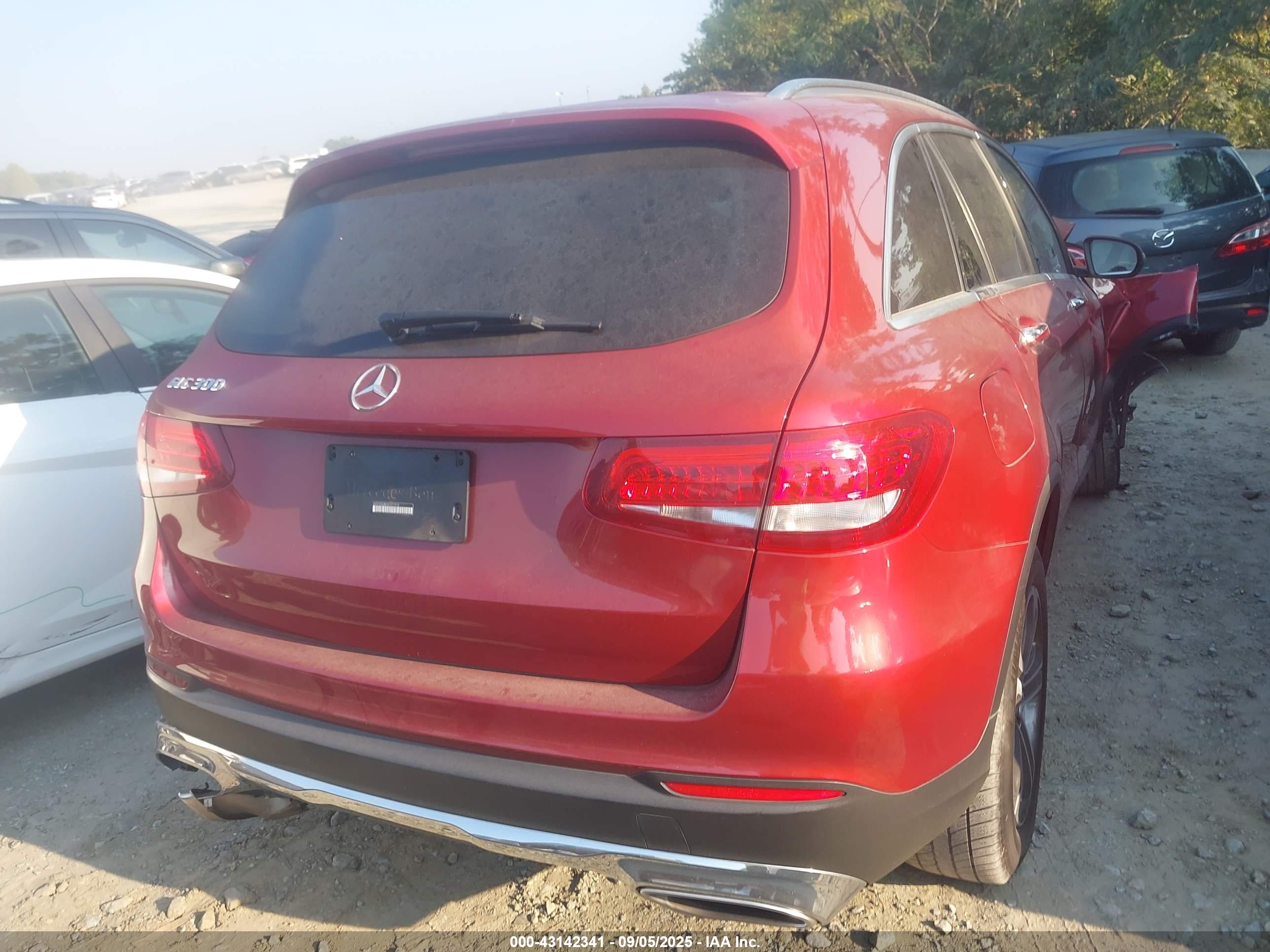 MERCEDES-BENZ GLC image 4