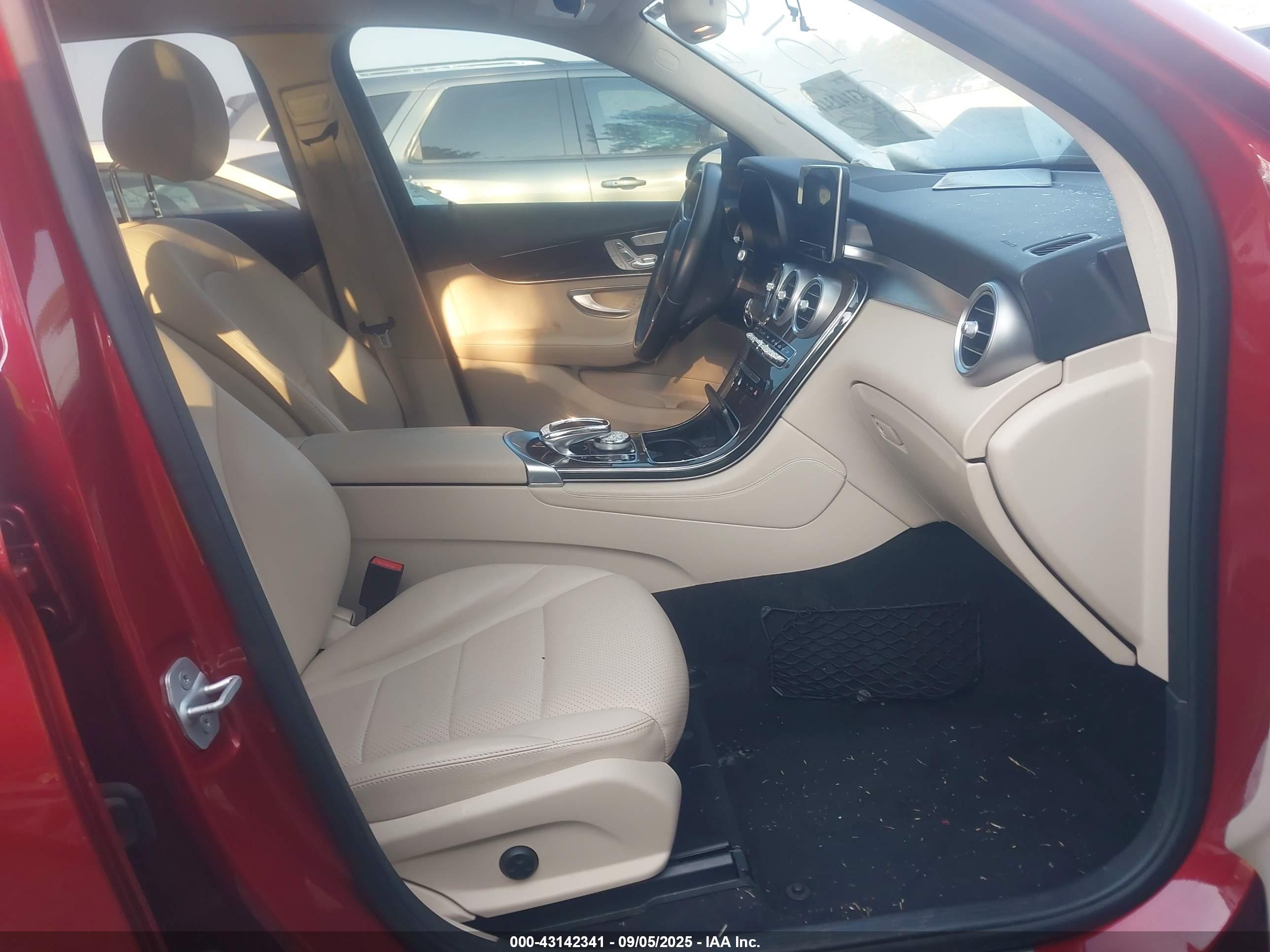 MERCEDES-BENZ GLC image 5