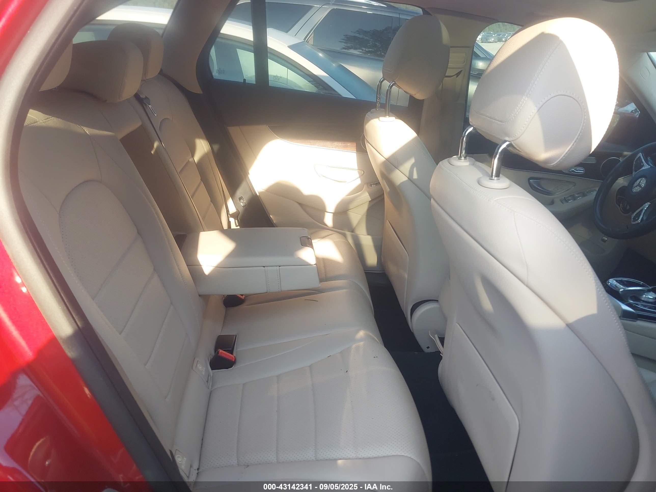 MERCEDES-BENZ GLC image 8
