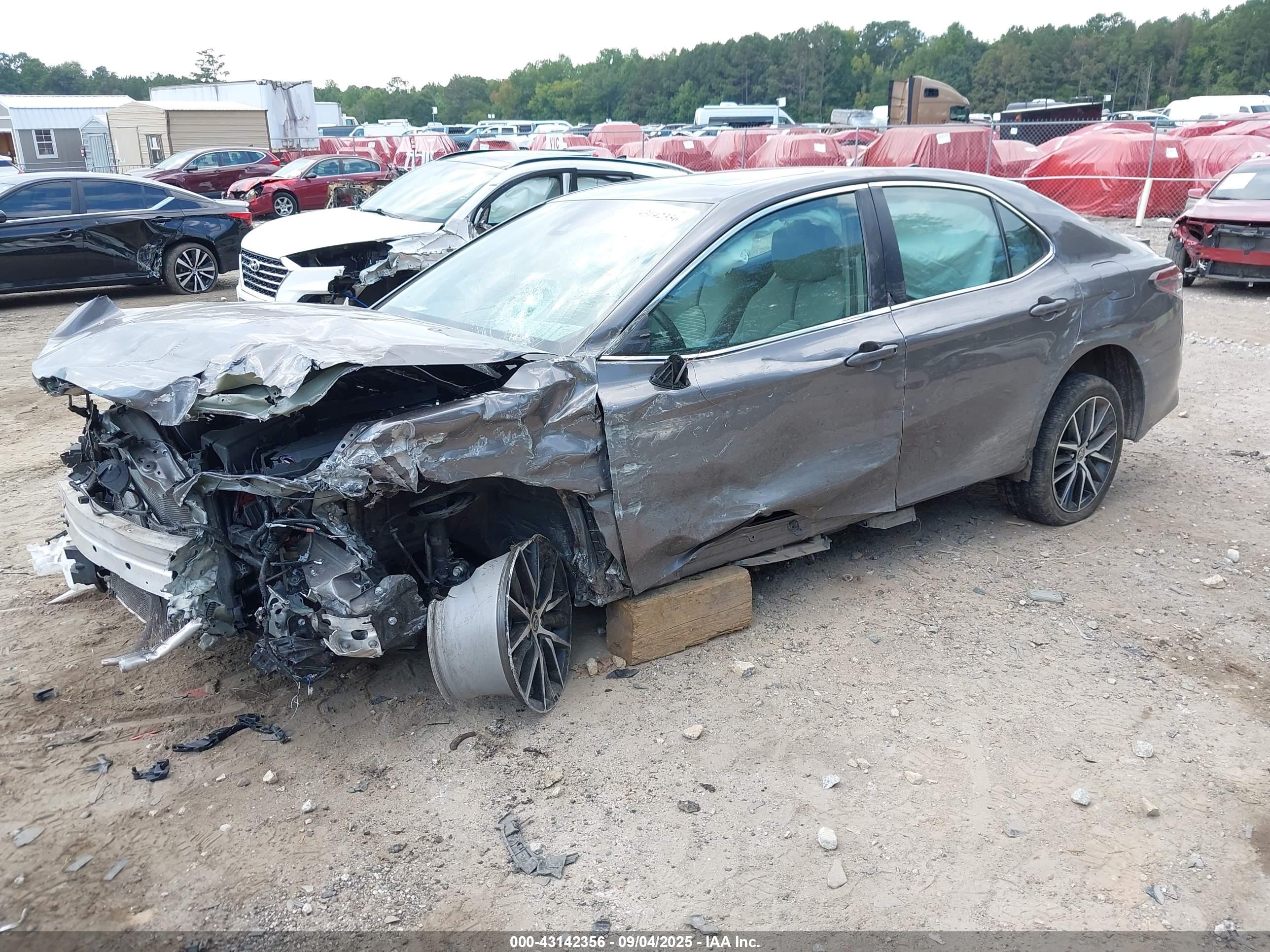 TOYOTA CAMRY image 2