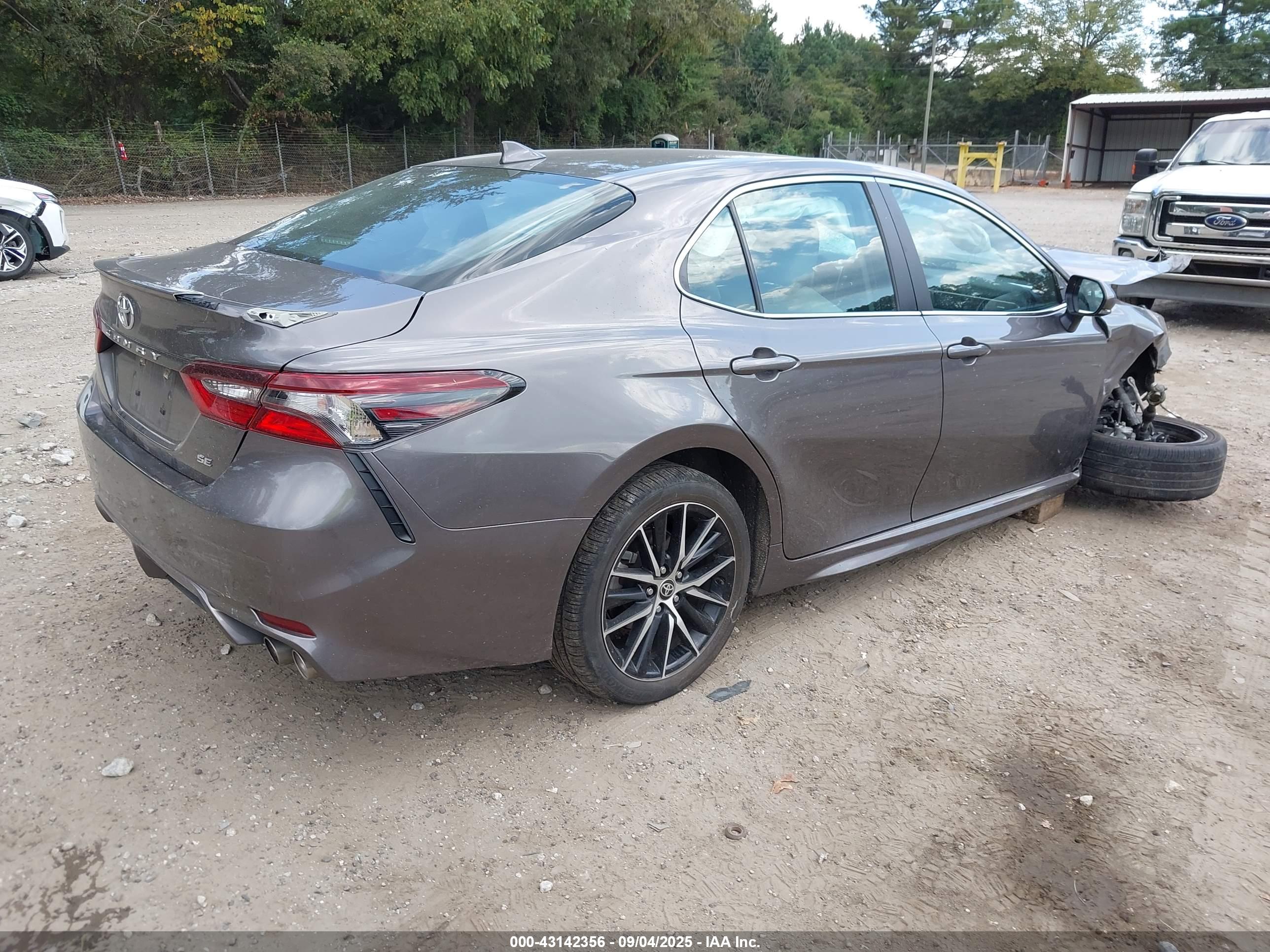 TOYOTA CAMRY image 4