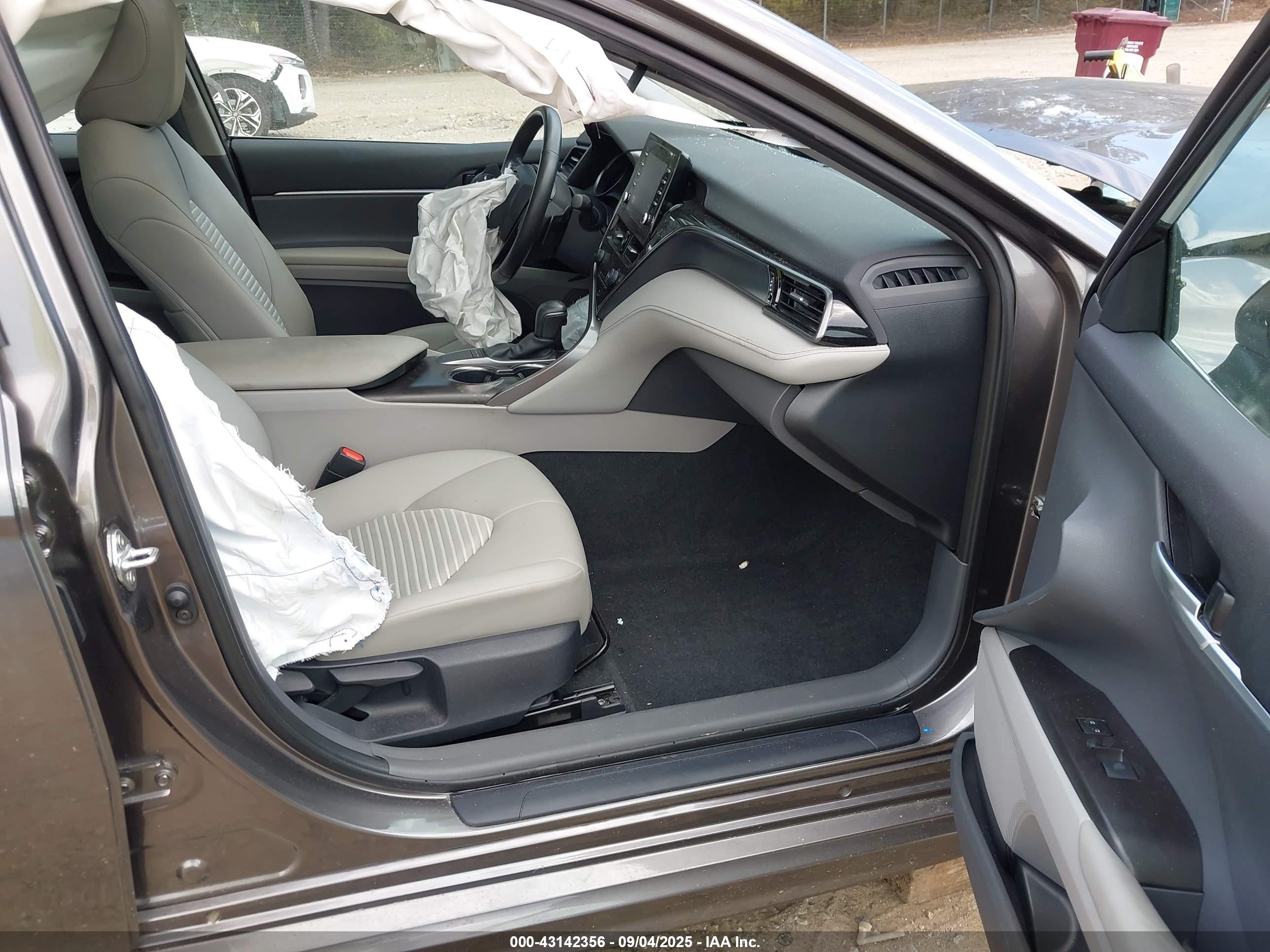 TOYOTA CAMRY image 5