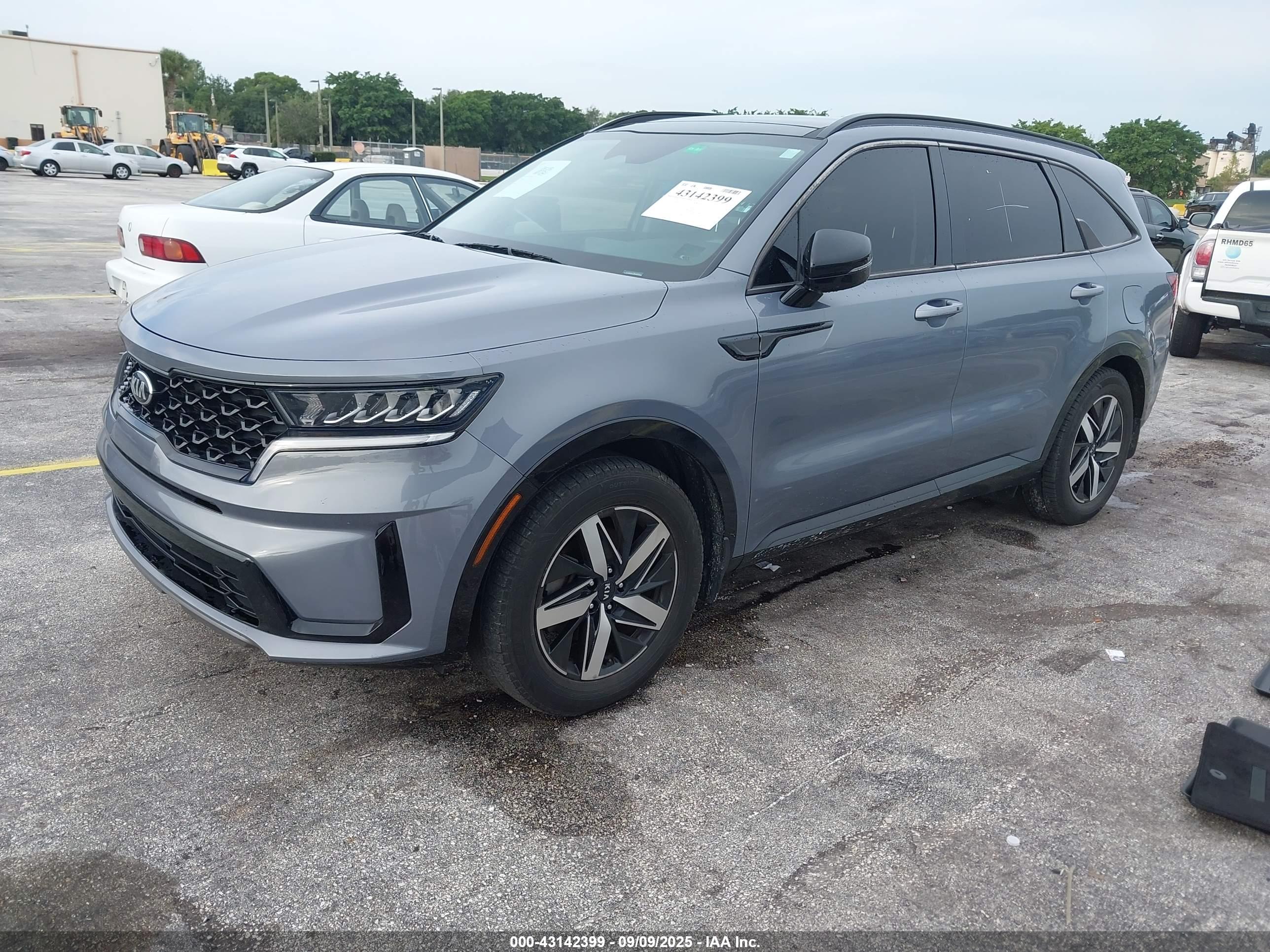 KIA SORENTO image 2