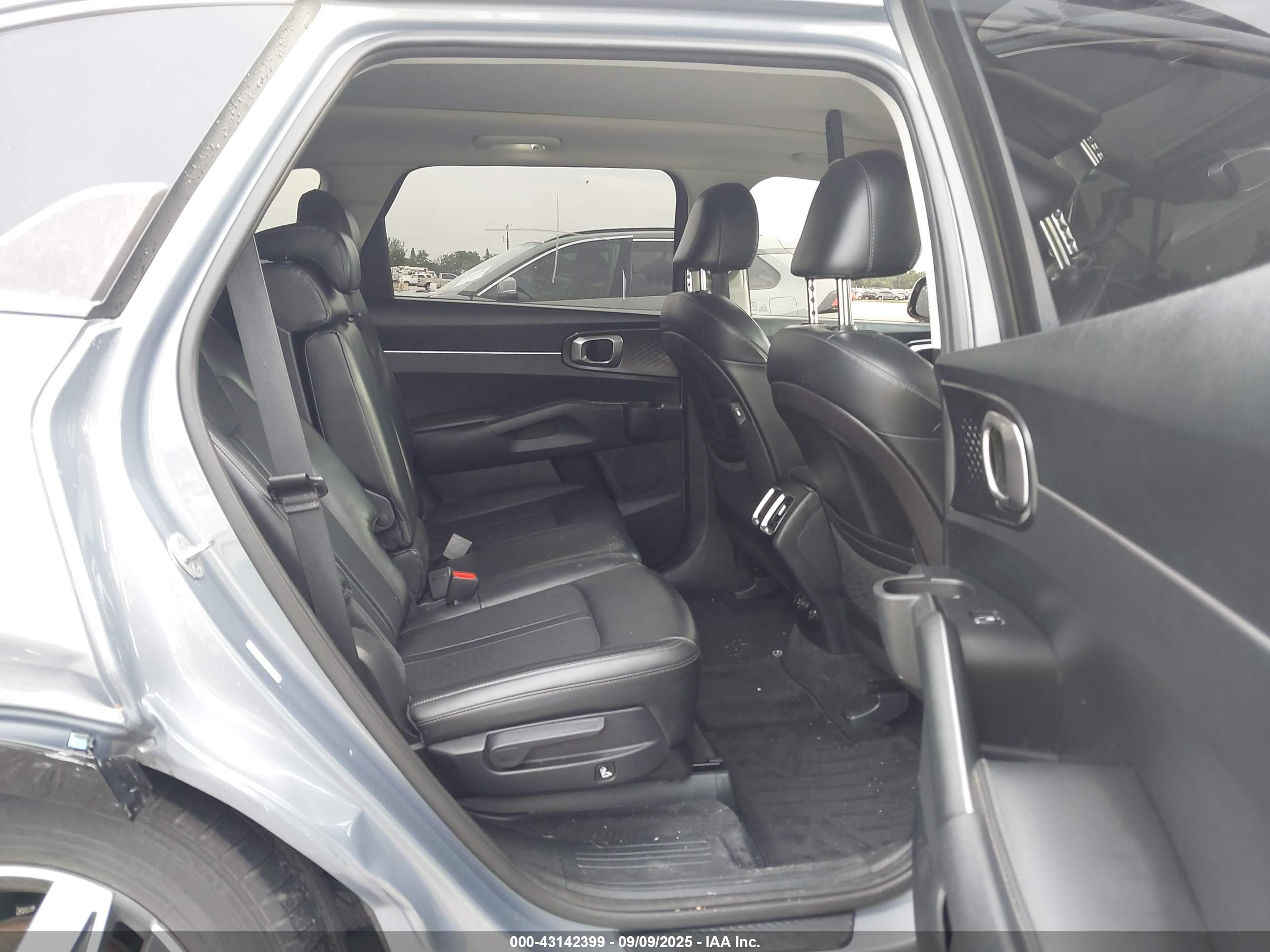 KIA SORENTO image 8