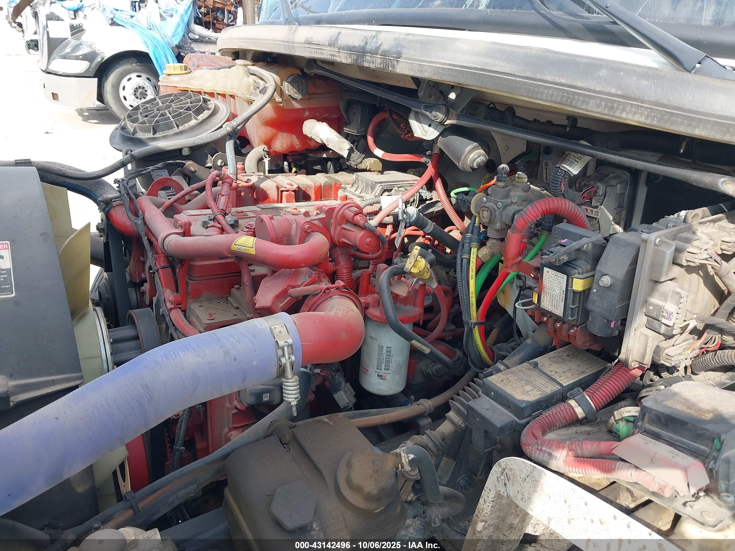 FREIGHTLINER M2 image 10