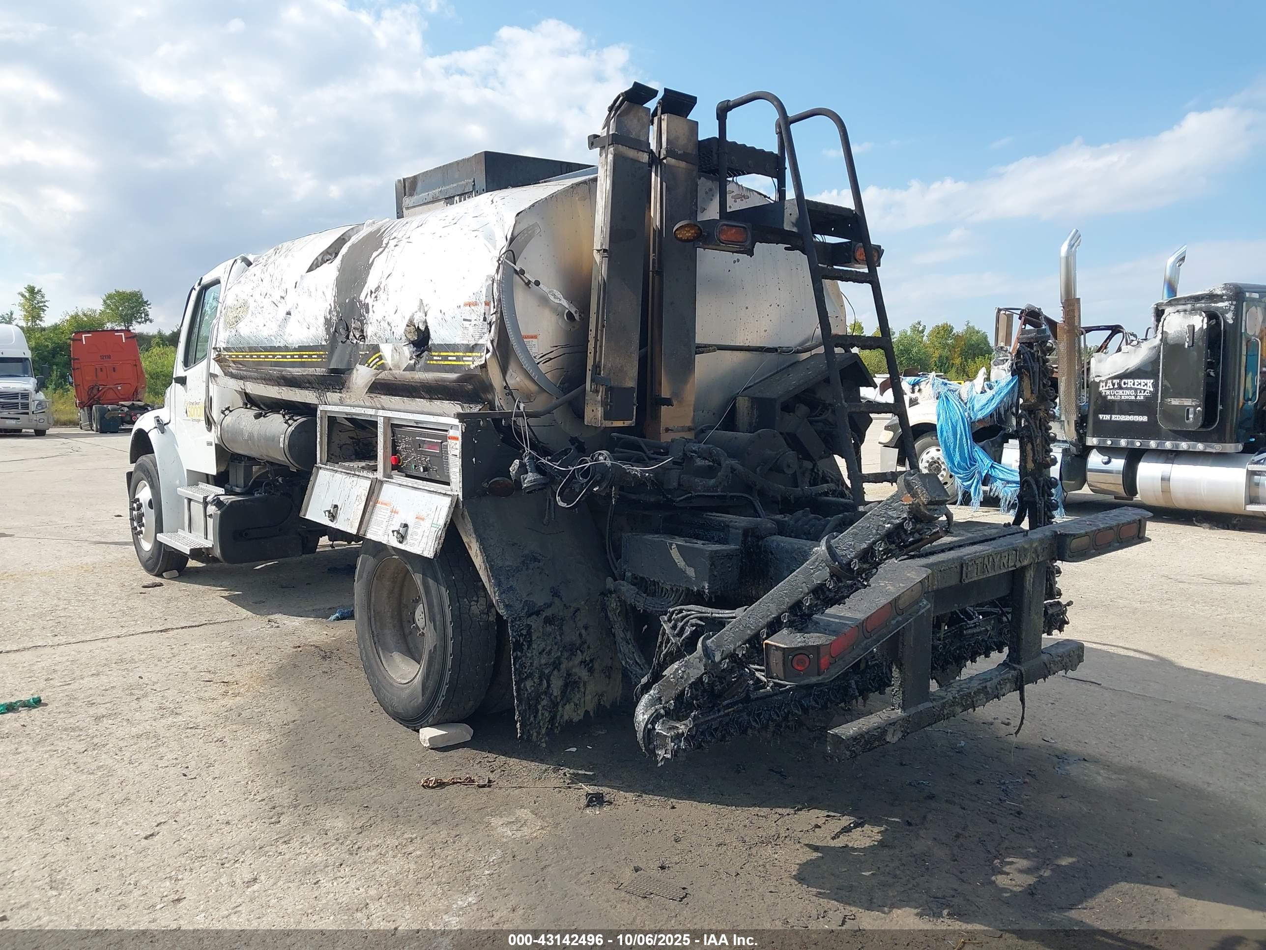 FREIGHTLINER M2 image 3