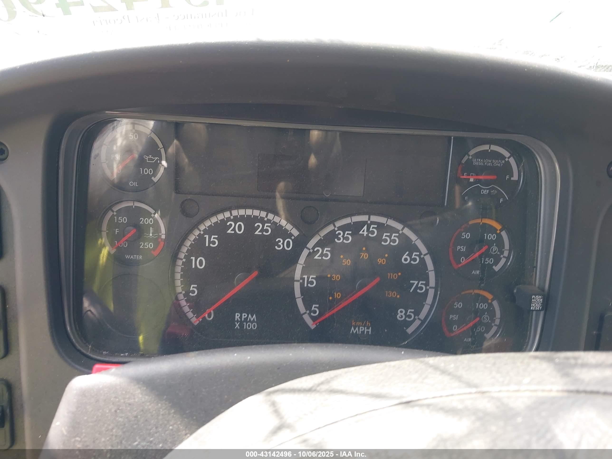 FREIGHTLINER M2 image 6