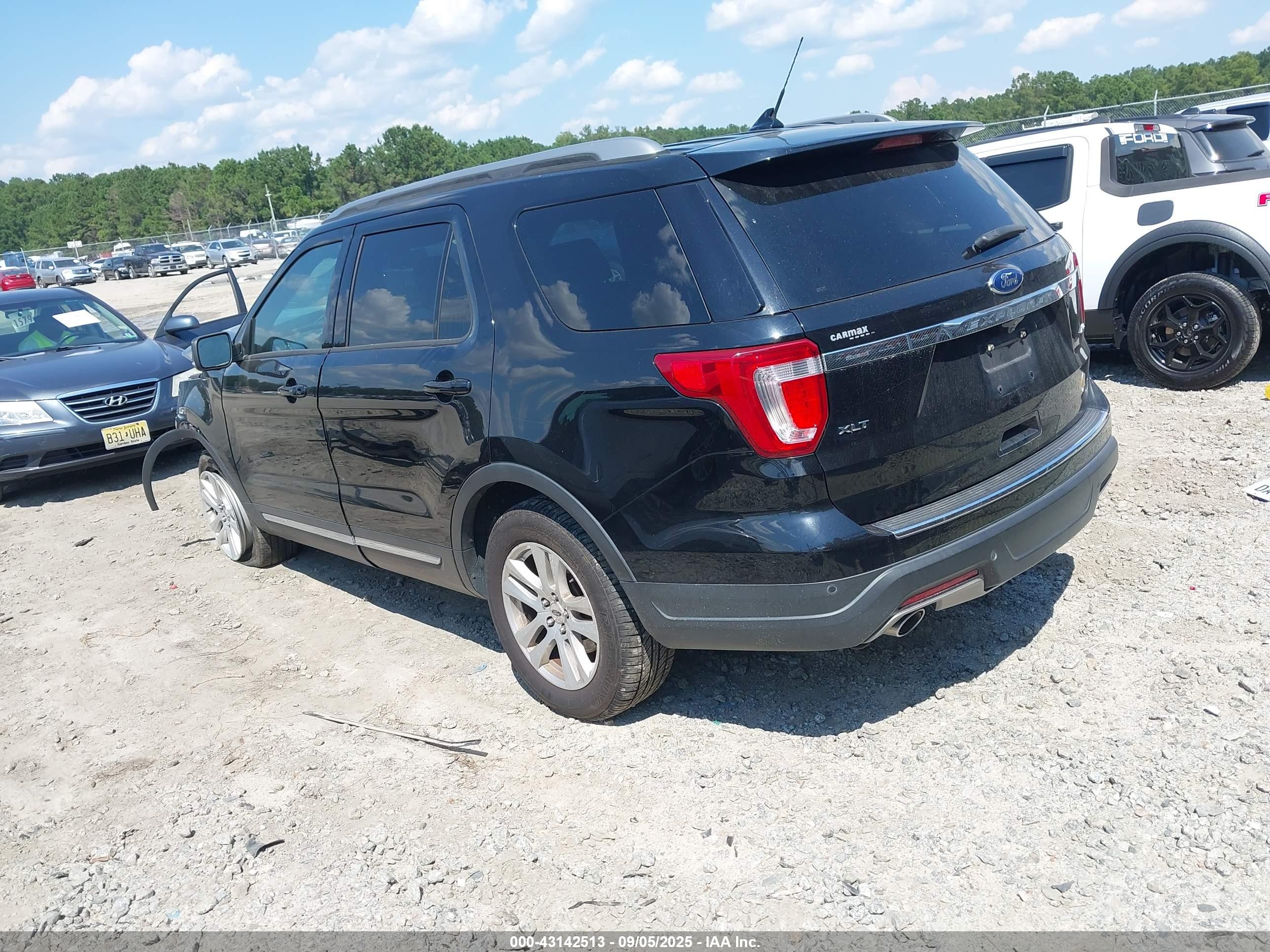 FORD EXPLORER image 3