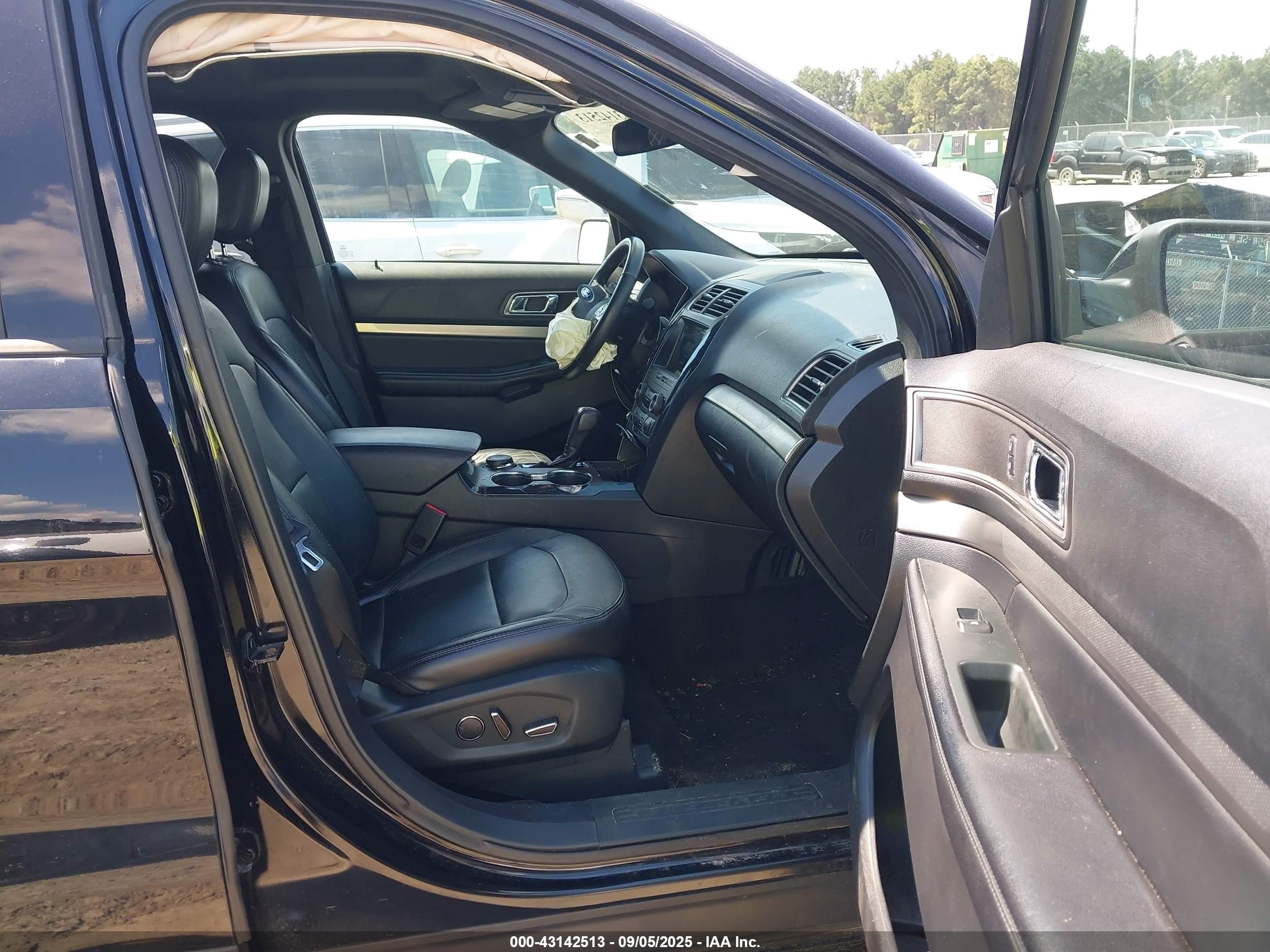 FORD EXPLORER image 5
