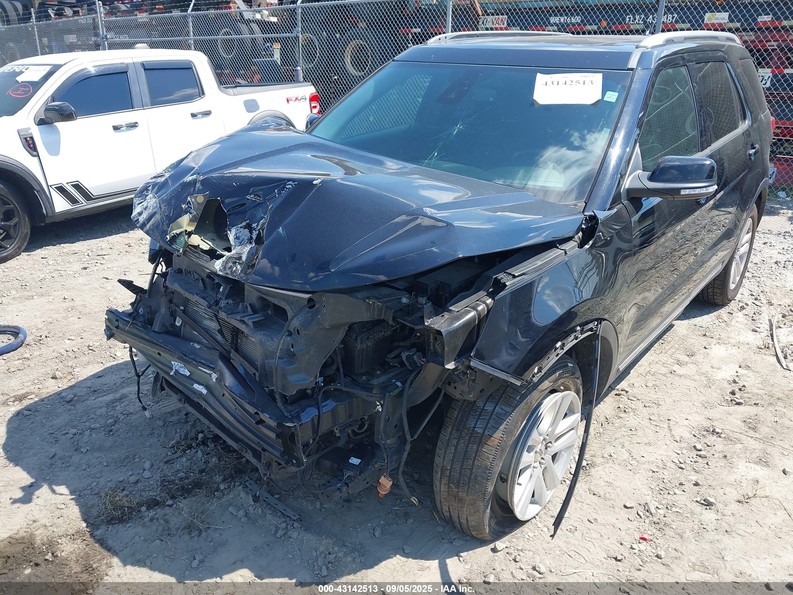 FORD EXPLORER image 6