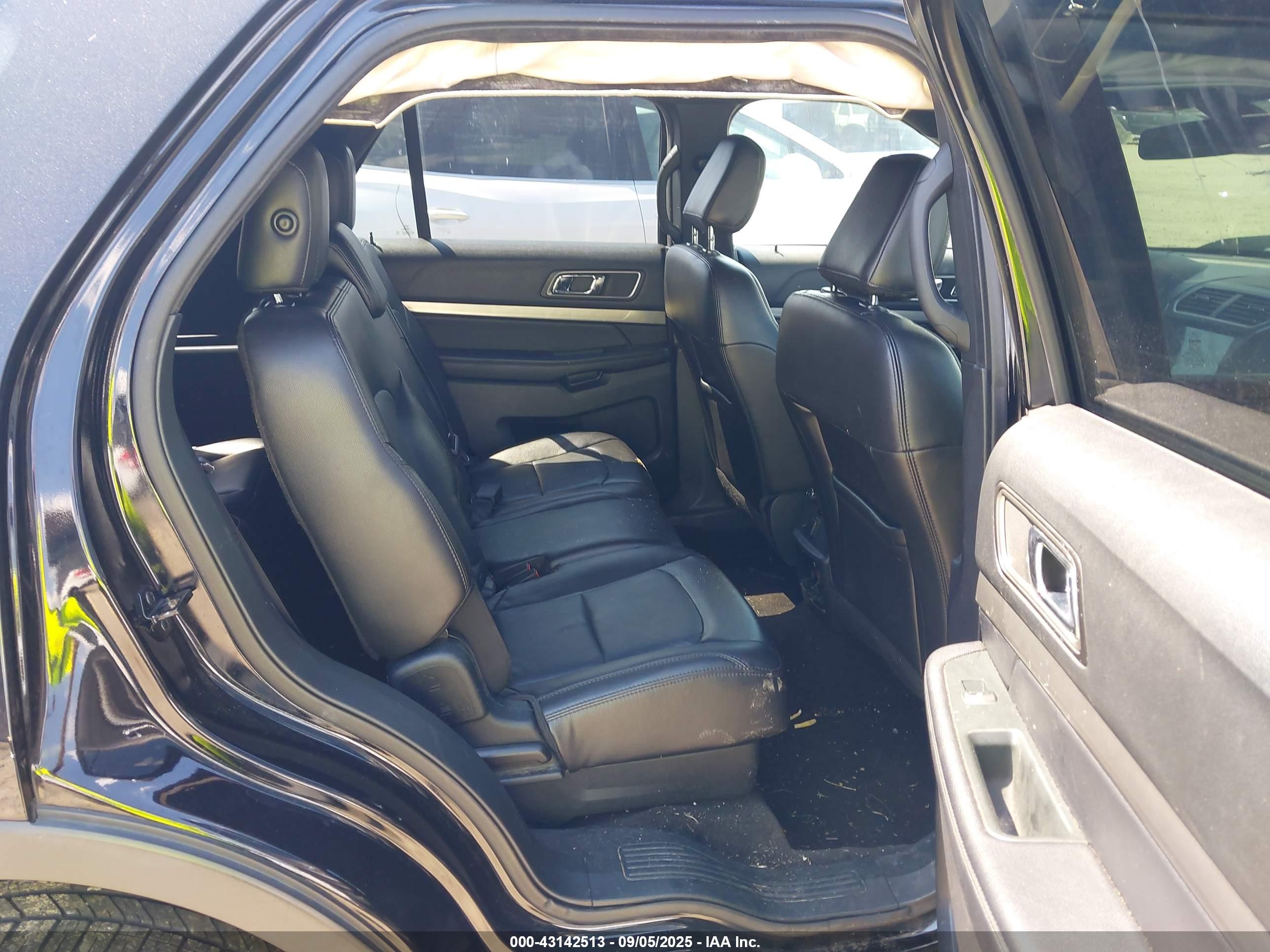 FORD EXPLORER image 8