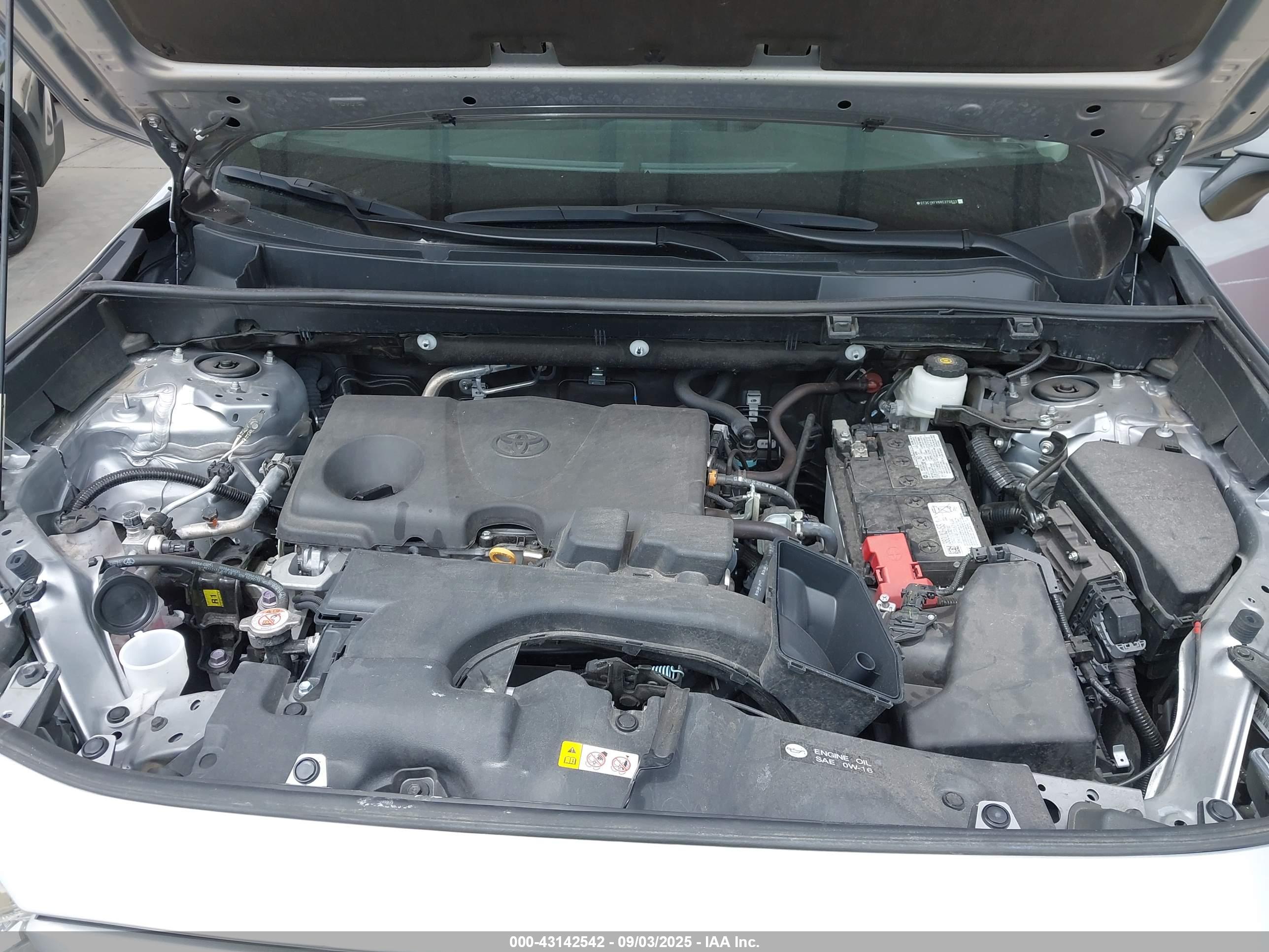 TOYOTA RAV4 image 10