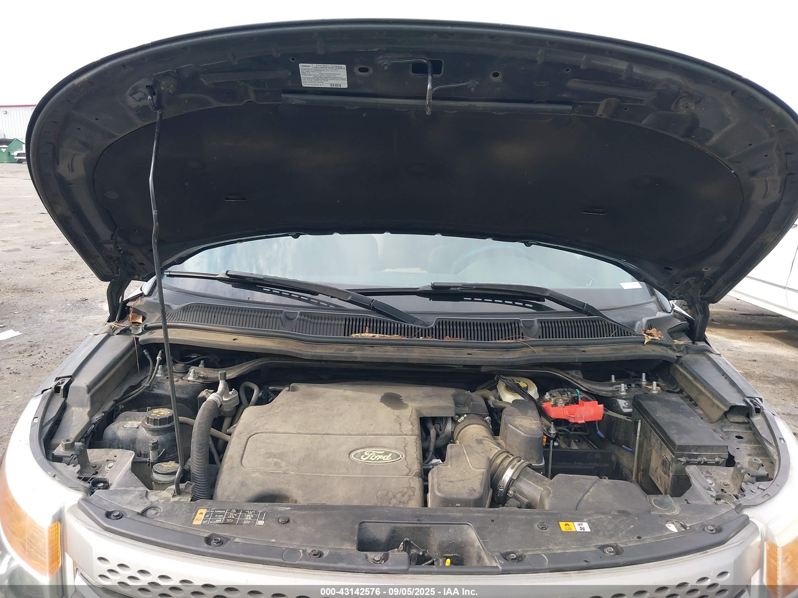 FORD EXPLORER image 10