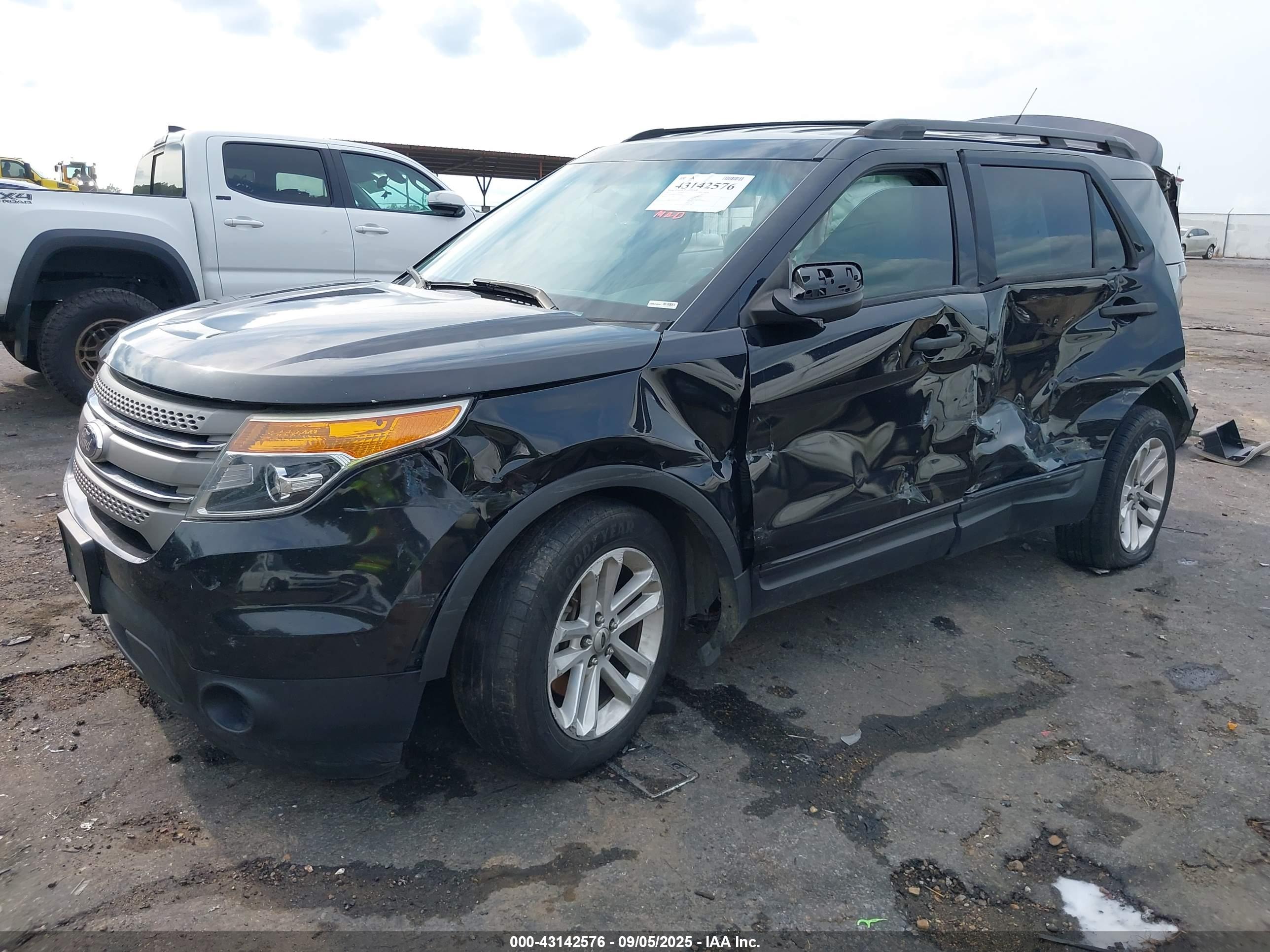 FORD EXPLORER image 2