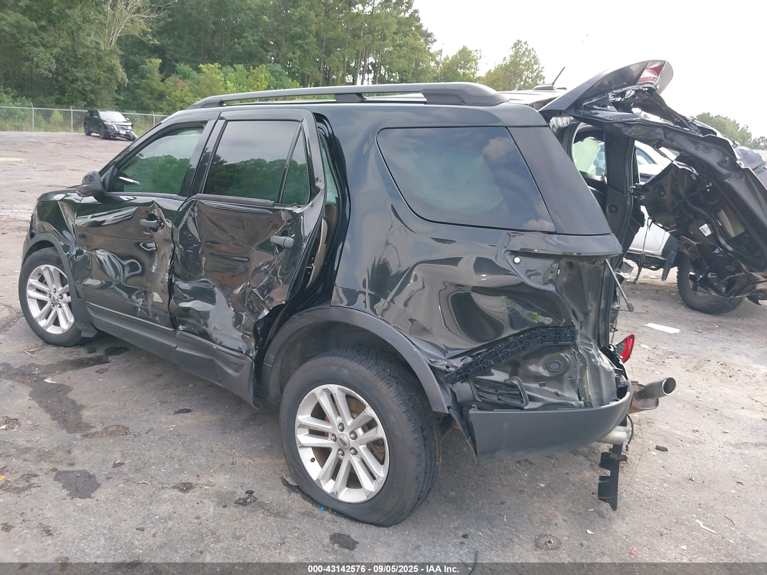 FORD EXPLORER image 3