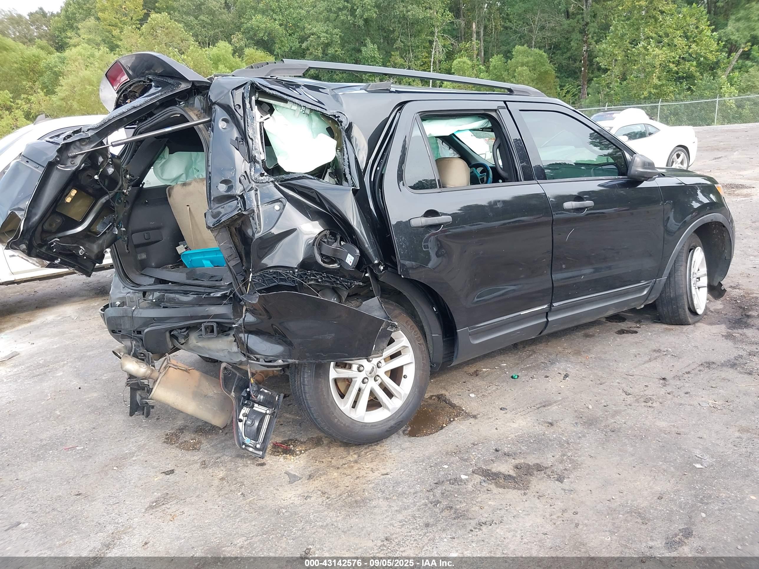 FORD EXPLORER image 4