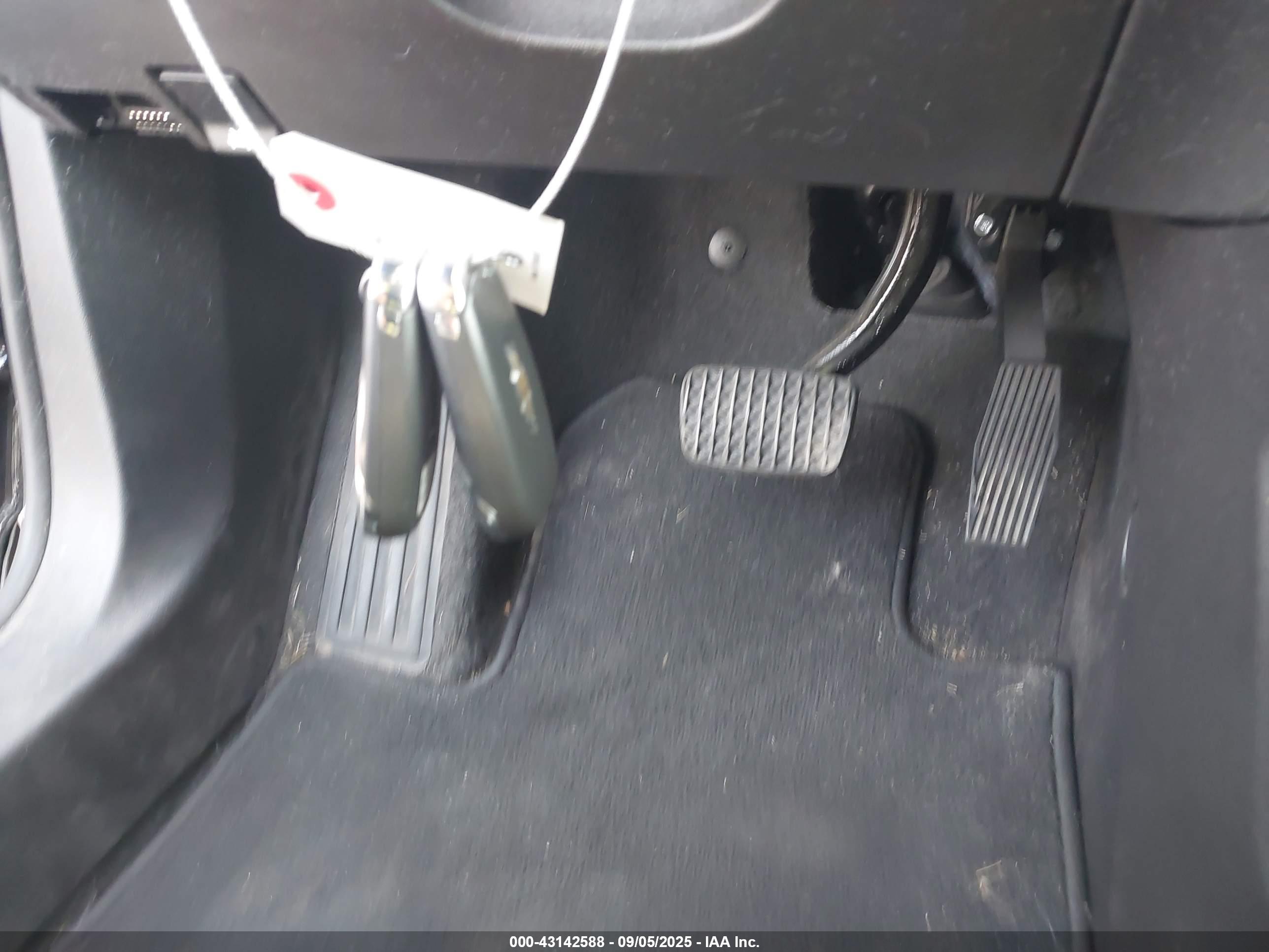 CHEVROLET EQUINOX image 11