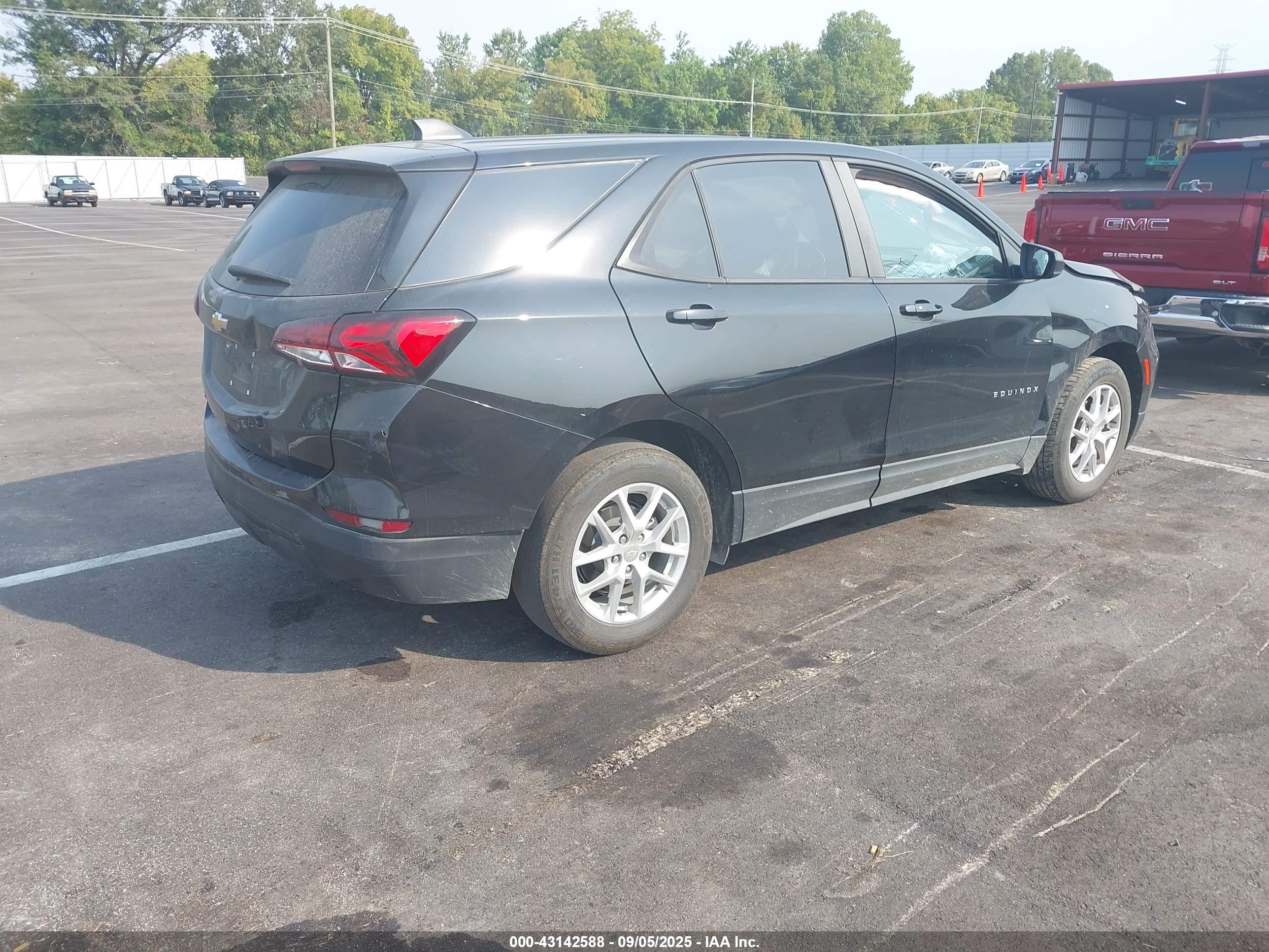 CHEVROLET EQUINOX image 4