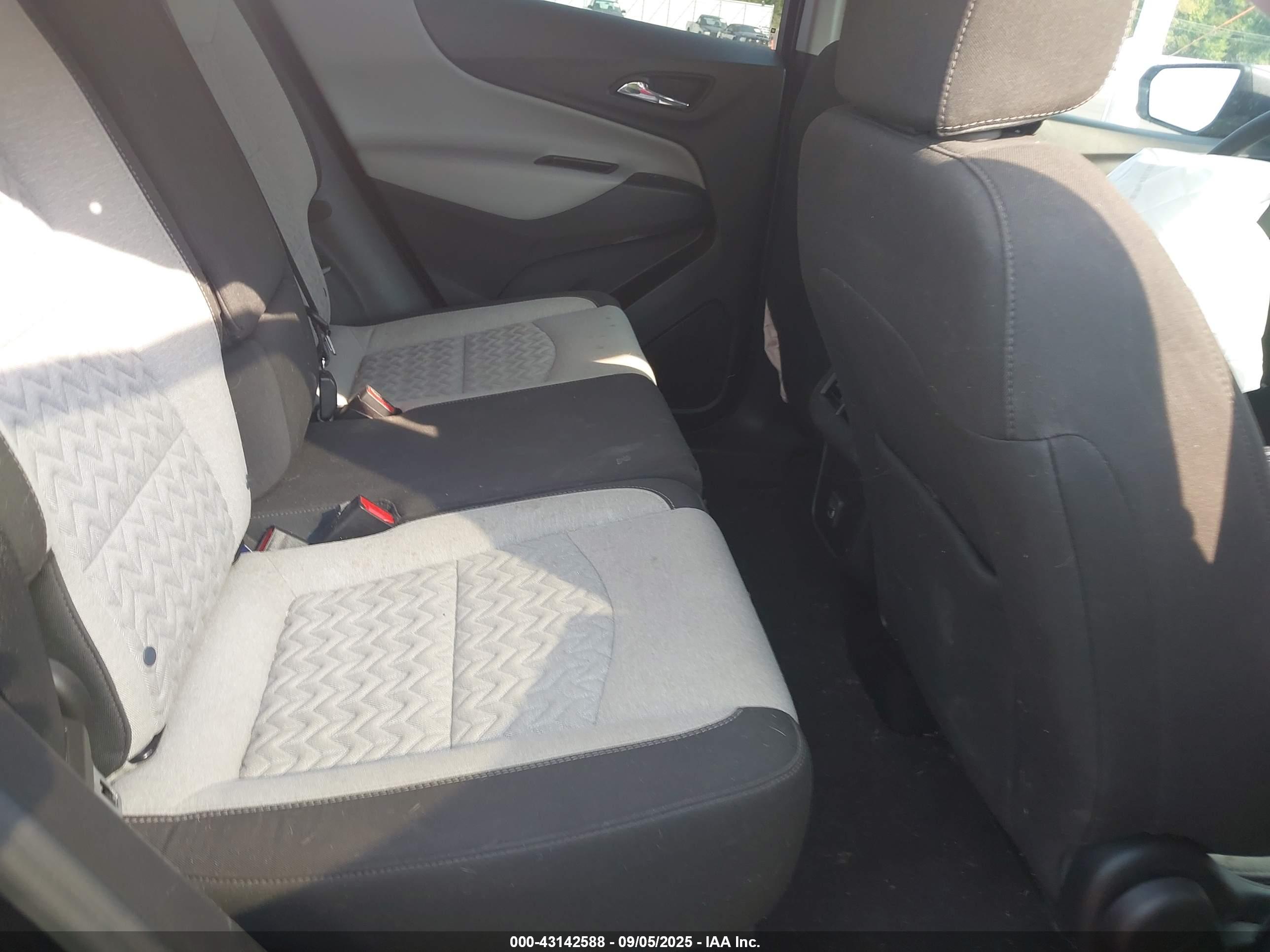 CHEVROLET EQUINOX image 8
