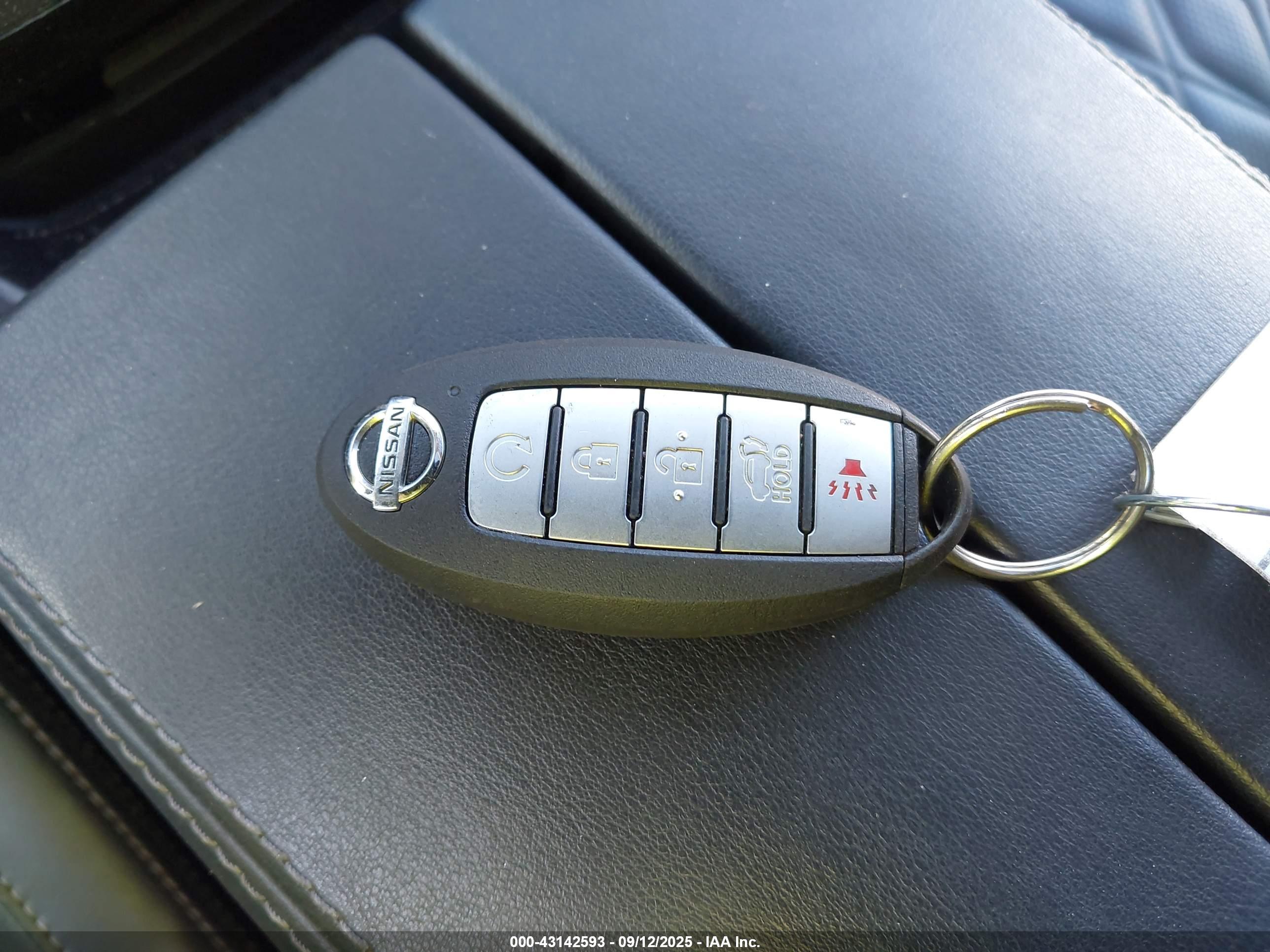 NISSAN ROGUE image 11