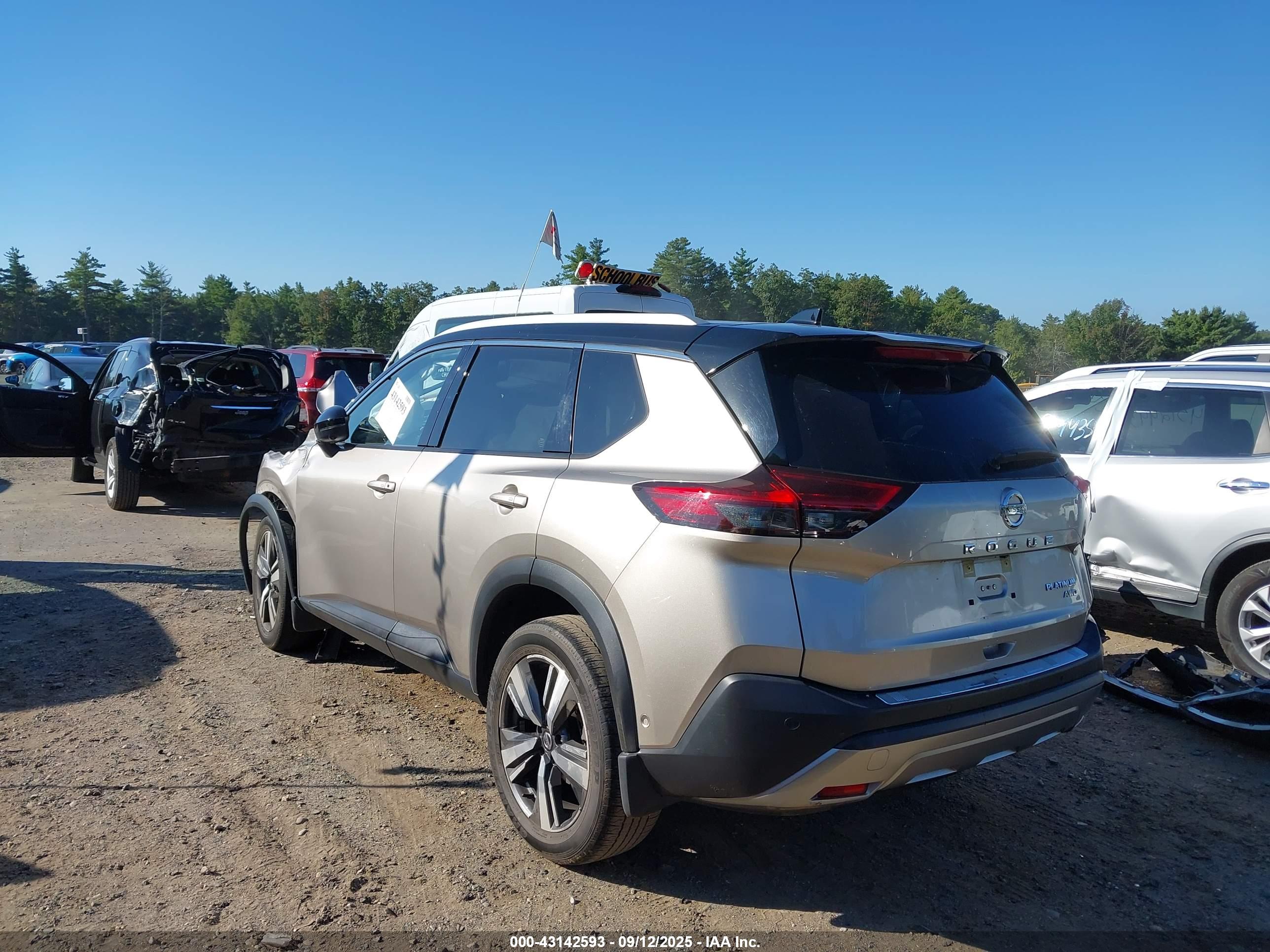 NISSAN ROGUE image 3