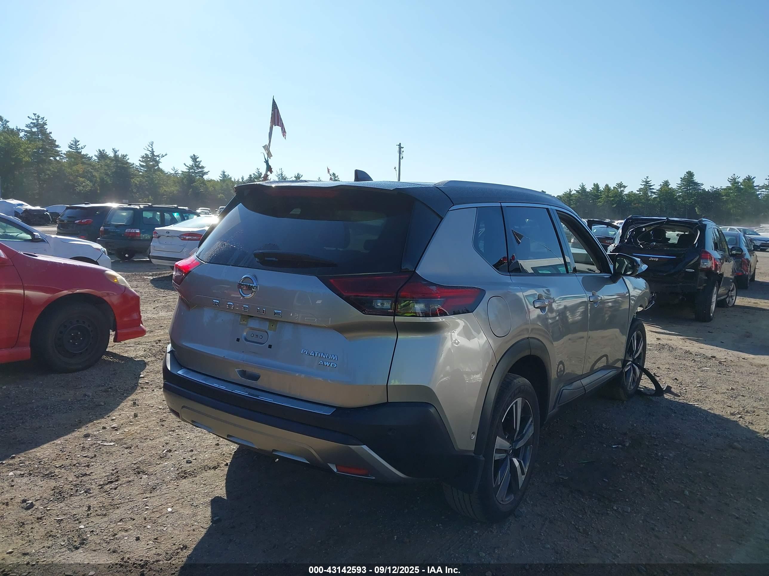 NISSAN ROGUE image 4