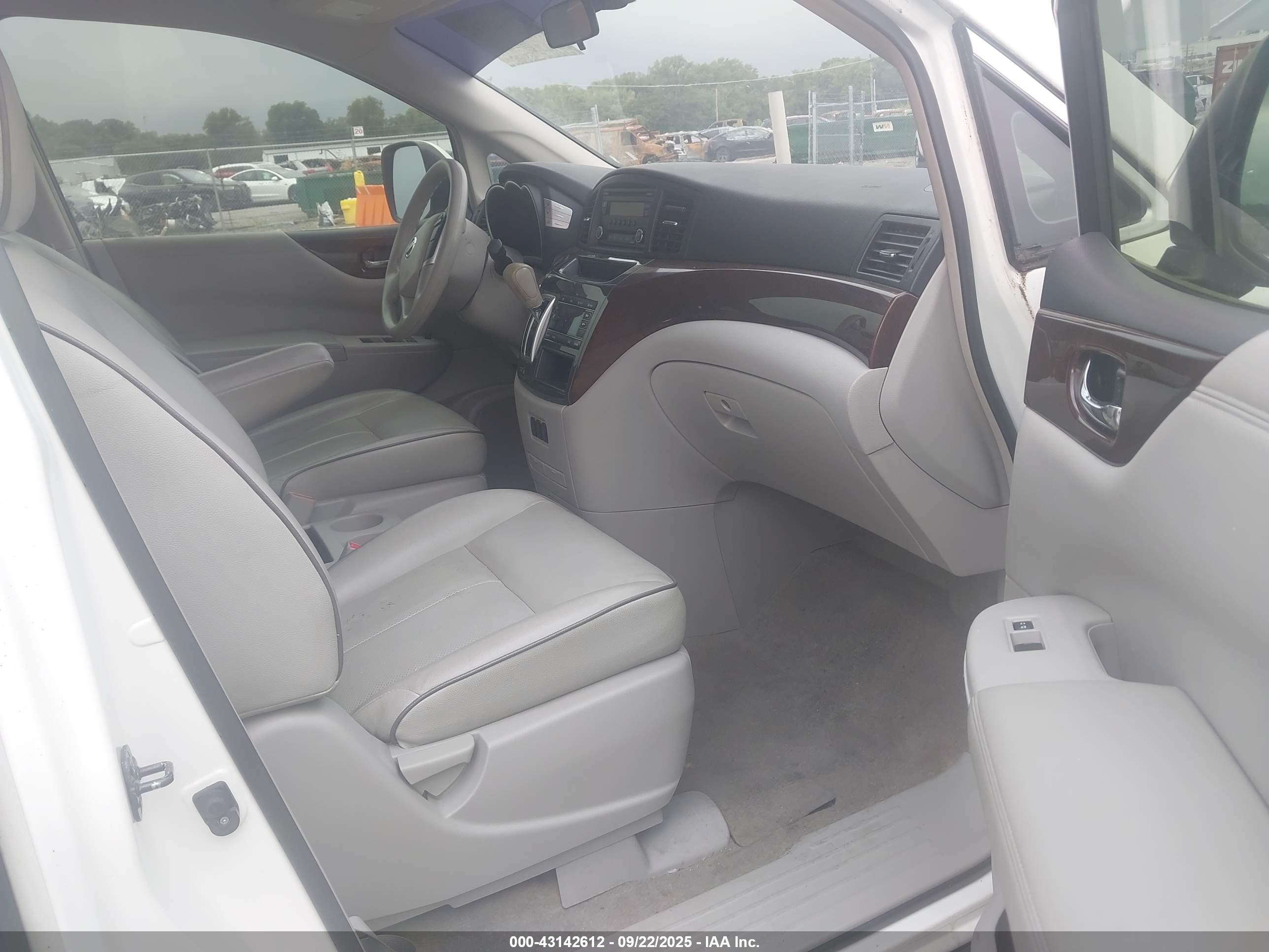 NISSAN QUEST image 5