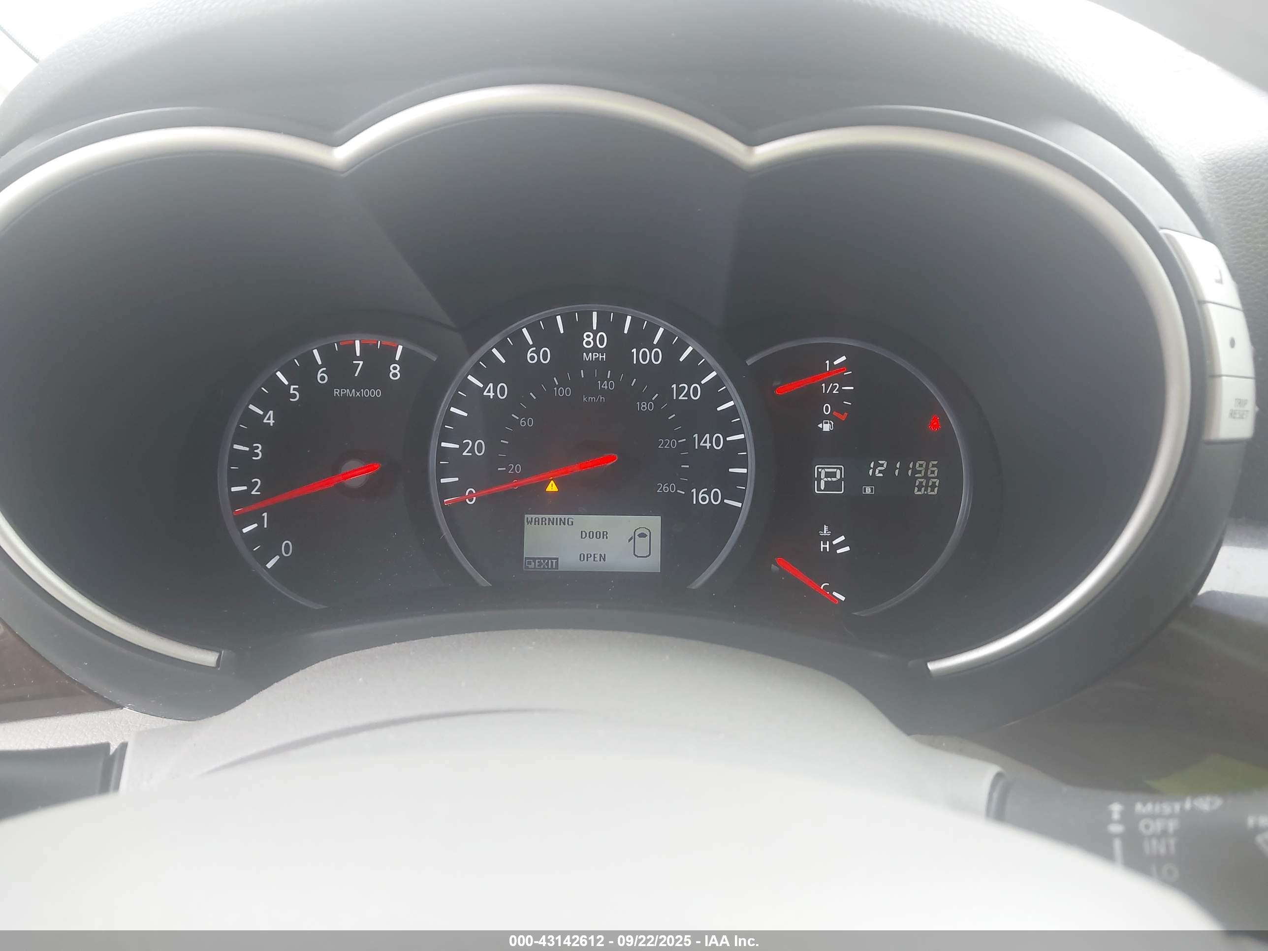 NISSAN QUEST image 7