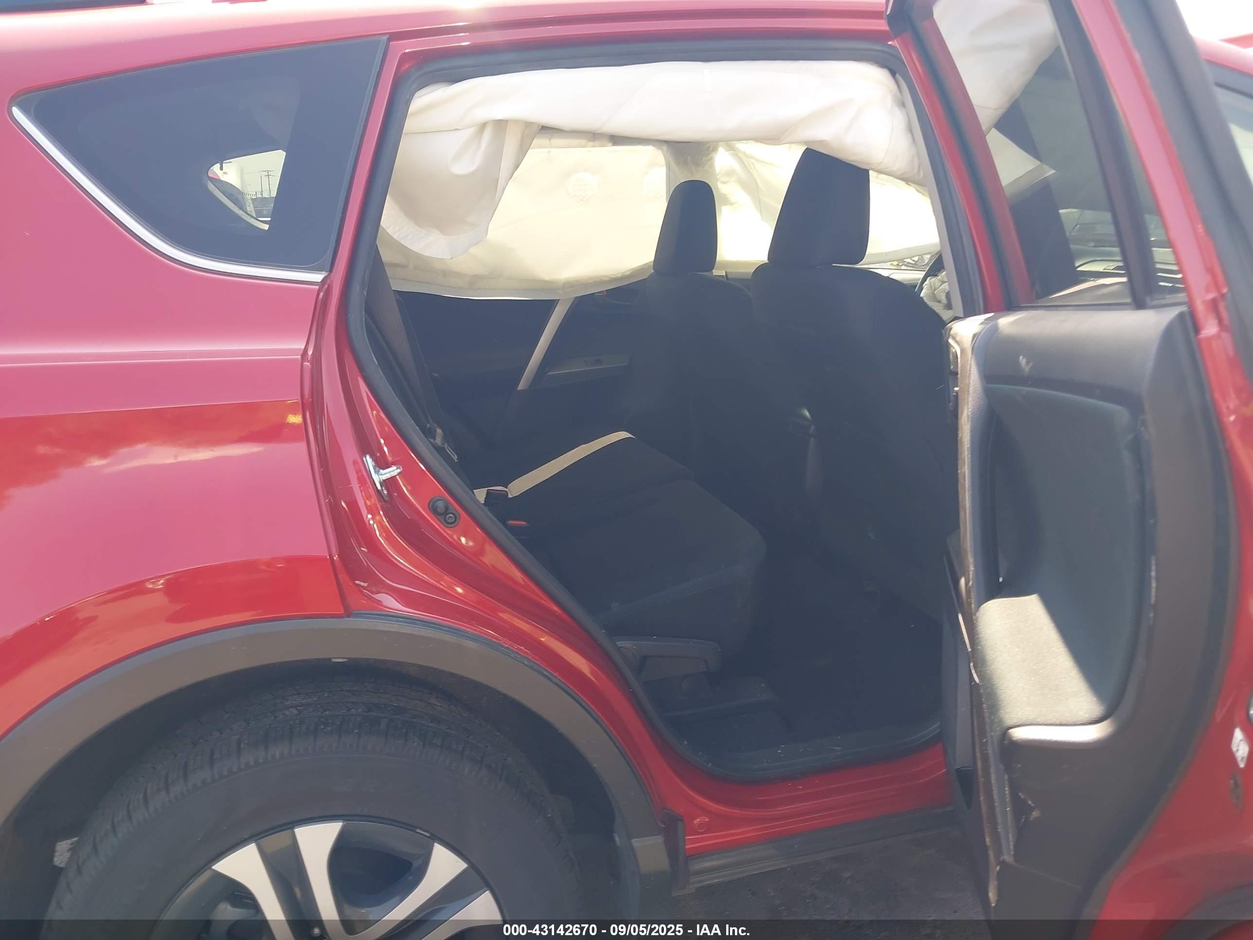 TOYOTA RAV4 image 8