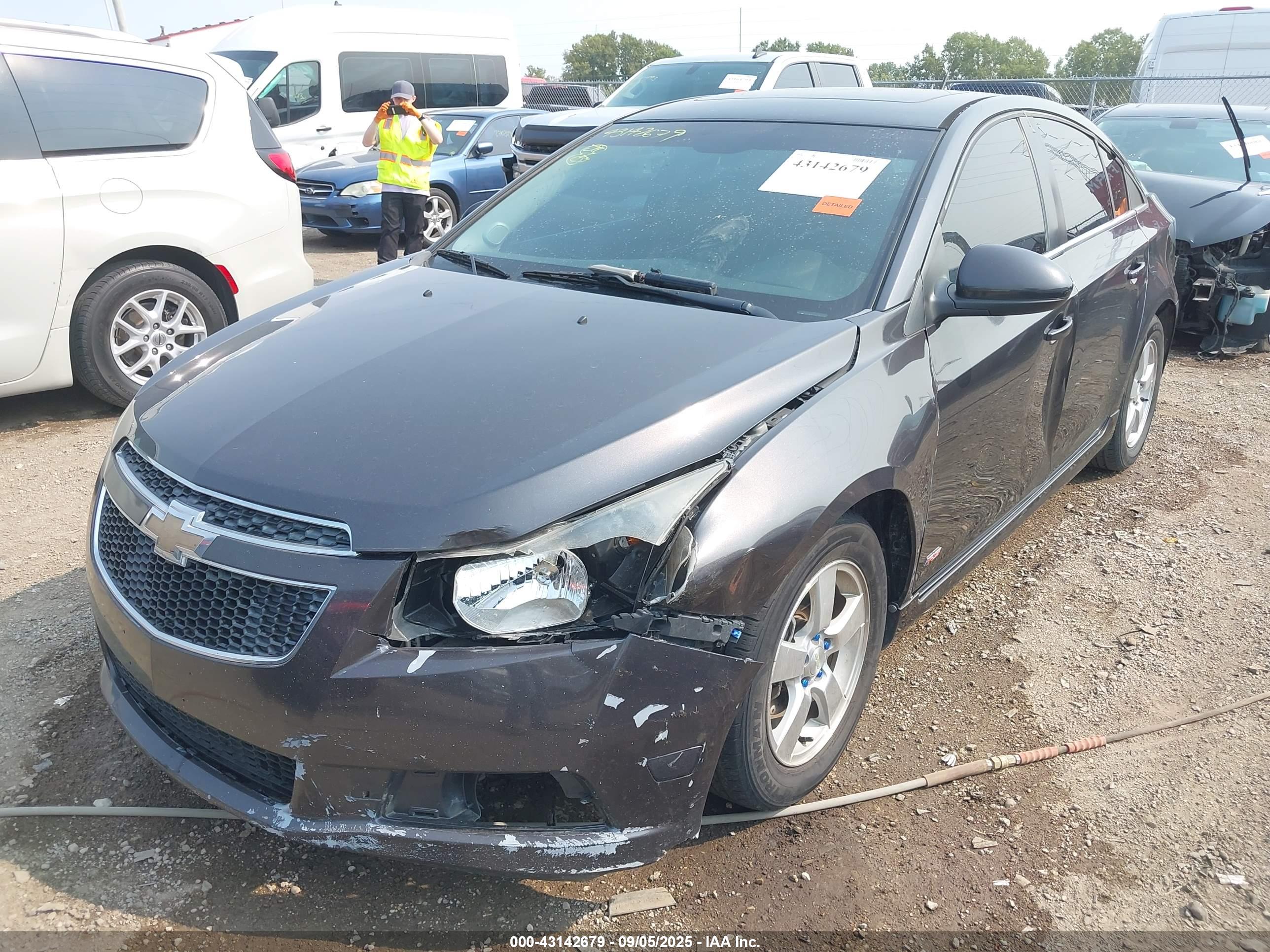 CHEVROLET CRUZE image 2