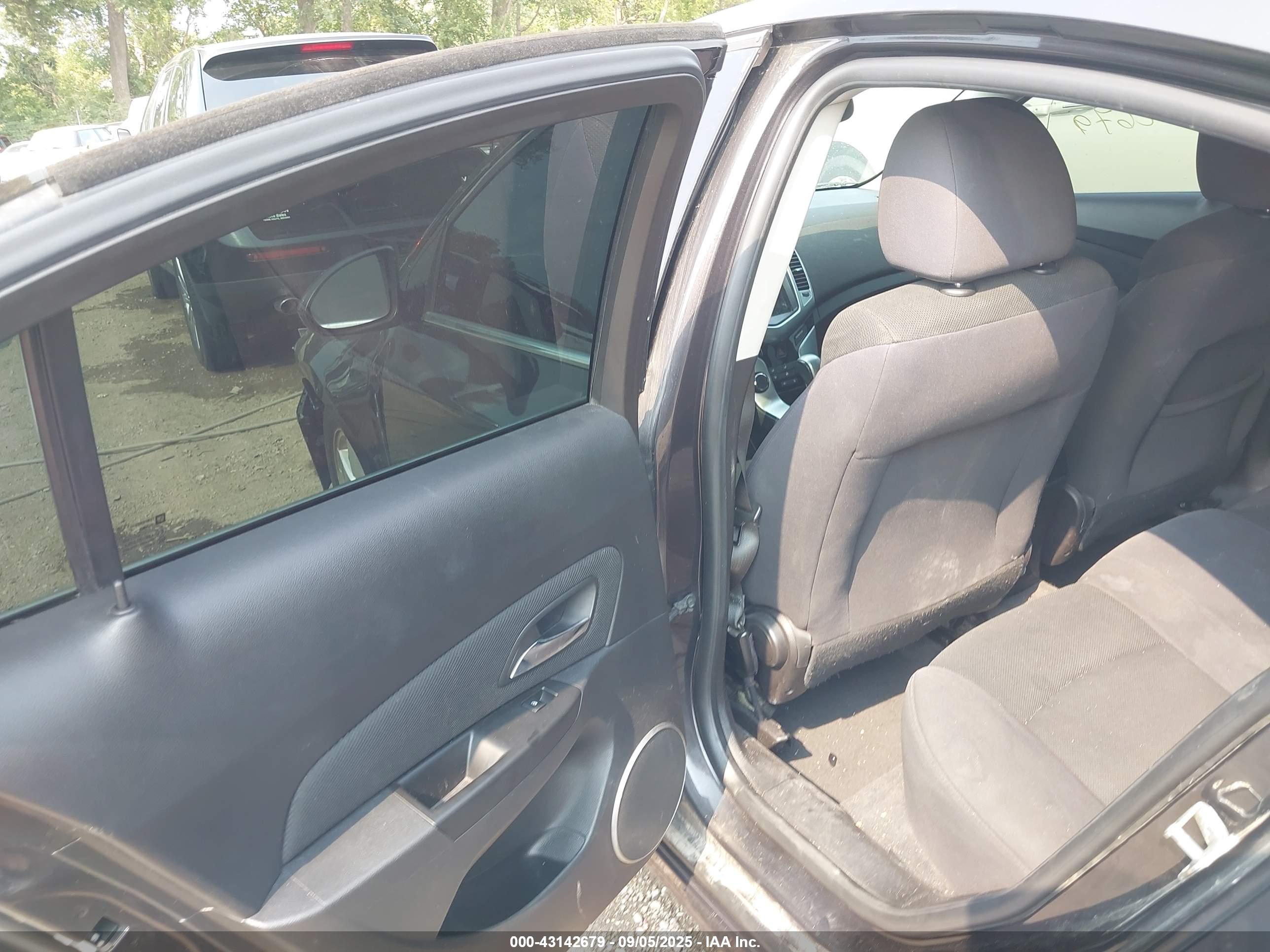 CHEVROLET CRUZE image 8