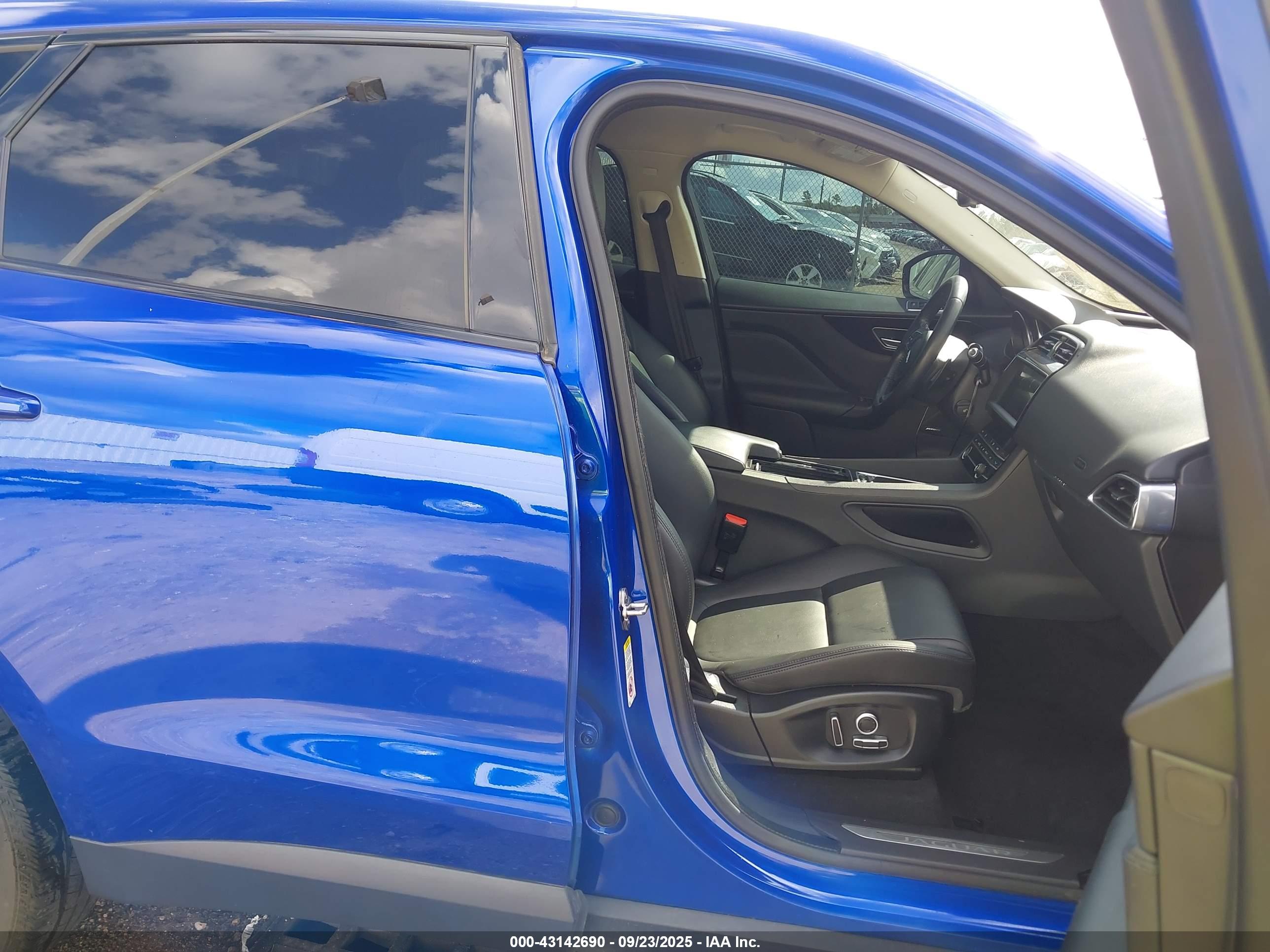 JAGUAR F-PACE image 5